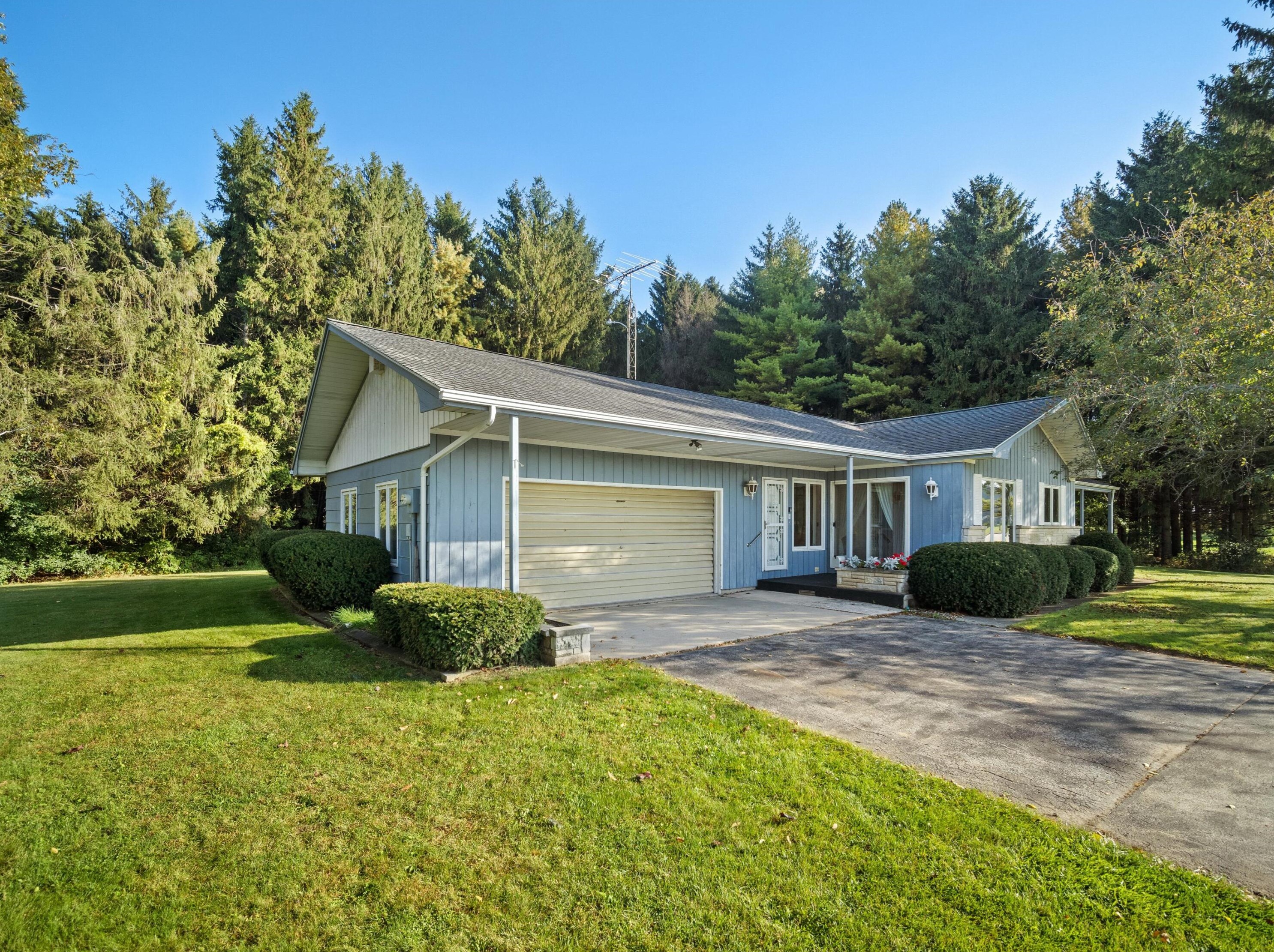 6312 W Custer St, Manitowoc, WI 54220