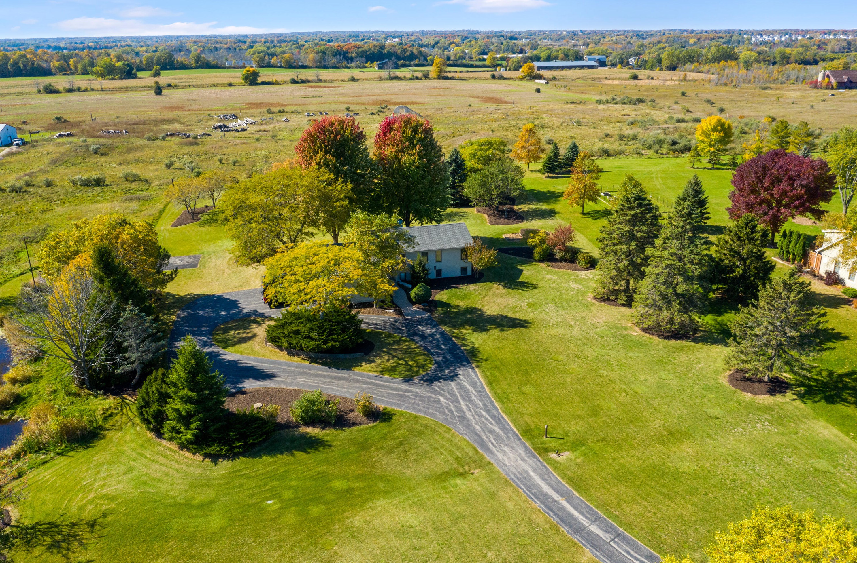 381 Lake Shore Rd, Grafton WI  53024-9550 exterior