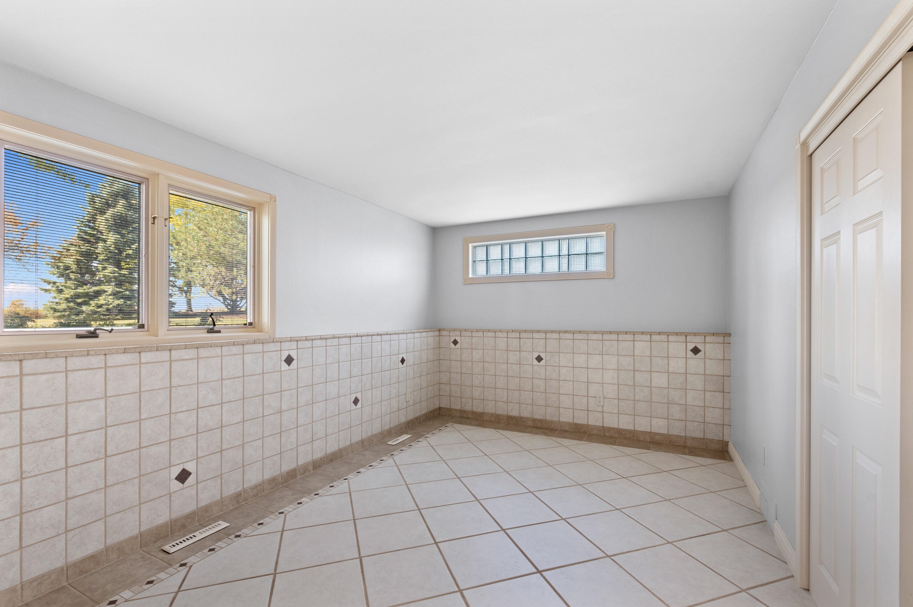 381 Lake Shore Rd, Grafton WI  53024-9550 exterior