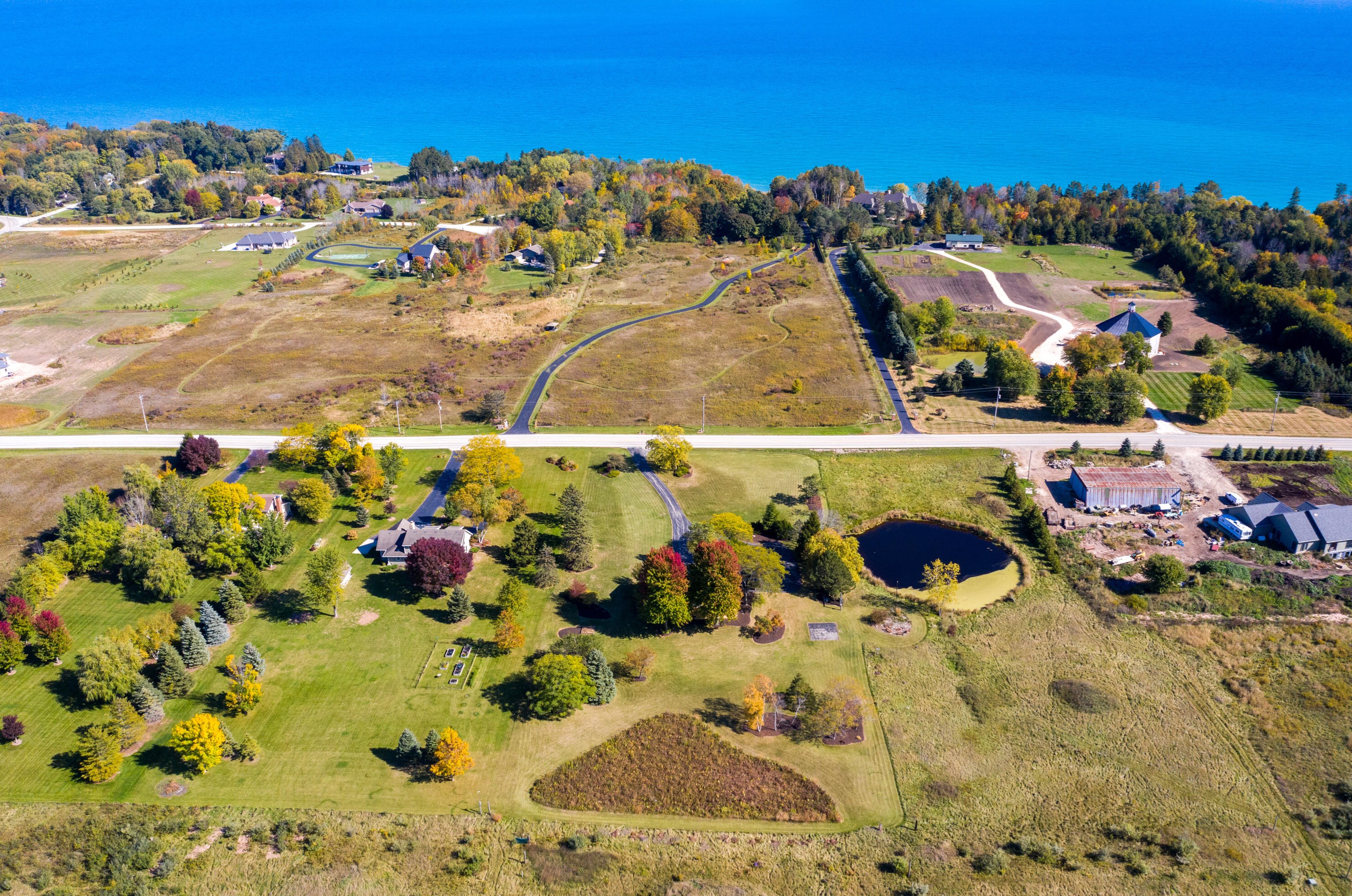 381 Lake Shore Rd, Grafton WI  53024-9550 exterior