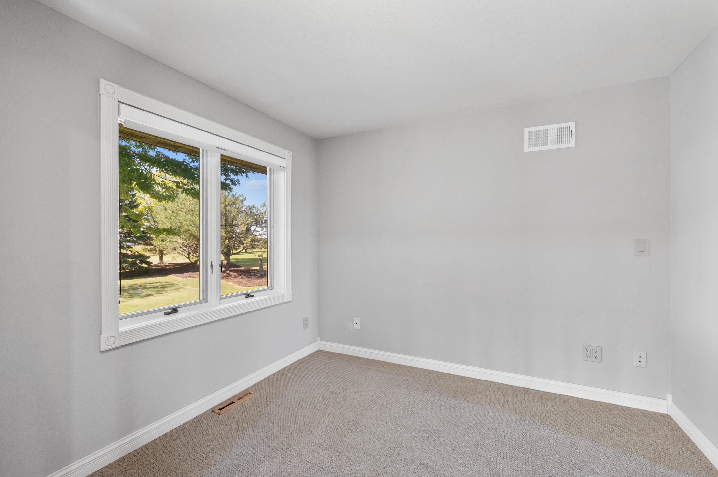 381 Lake Shore Rd, Grafton WI  53024-9550 exterior