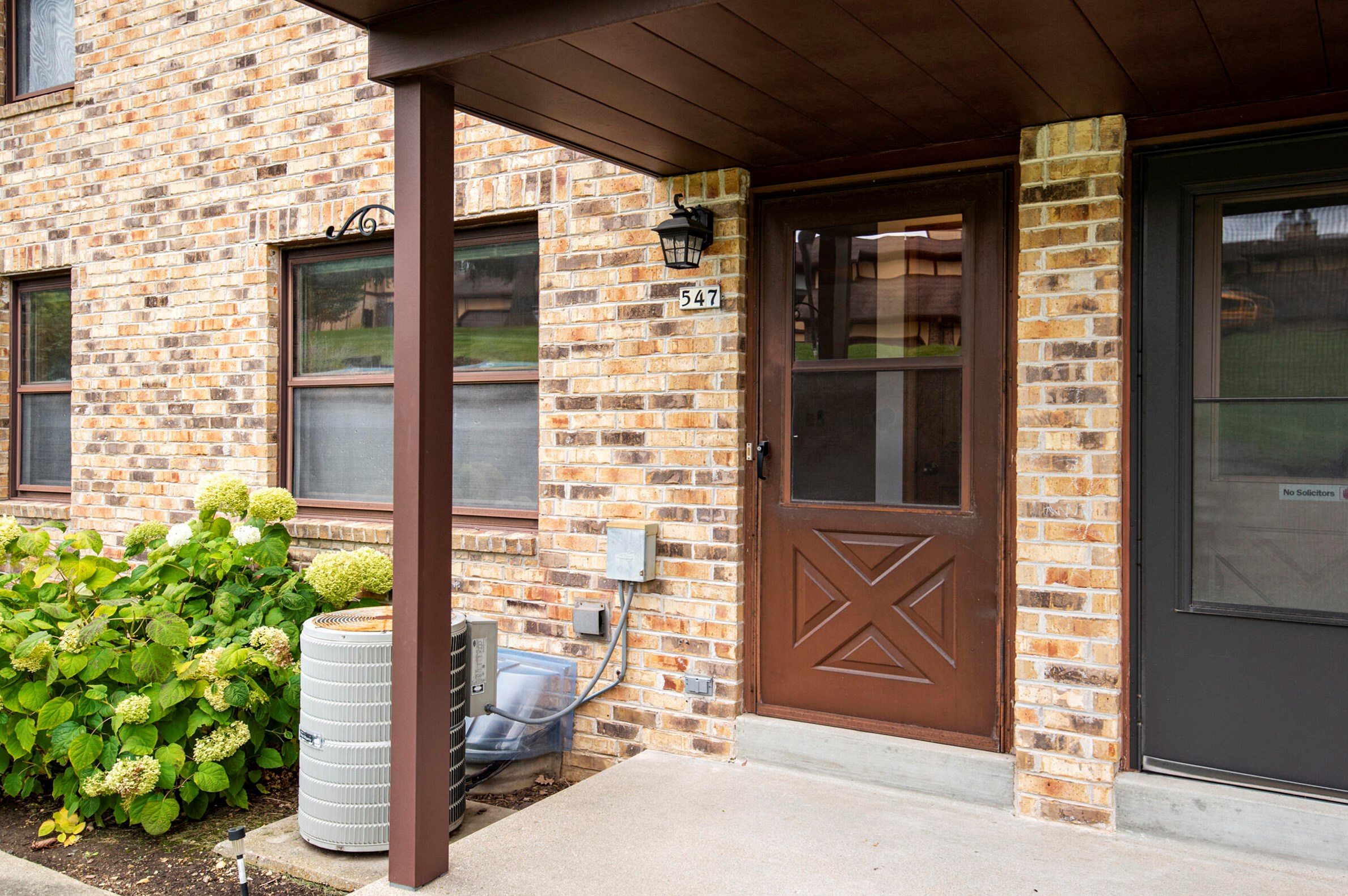 547 Hartridge Dr, Chenequa, WI 53029-2658