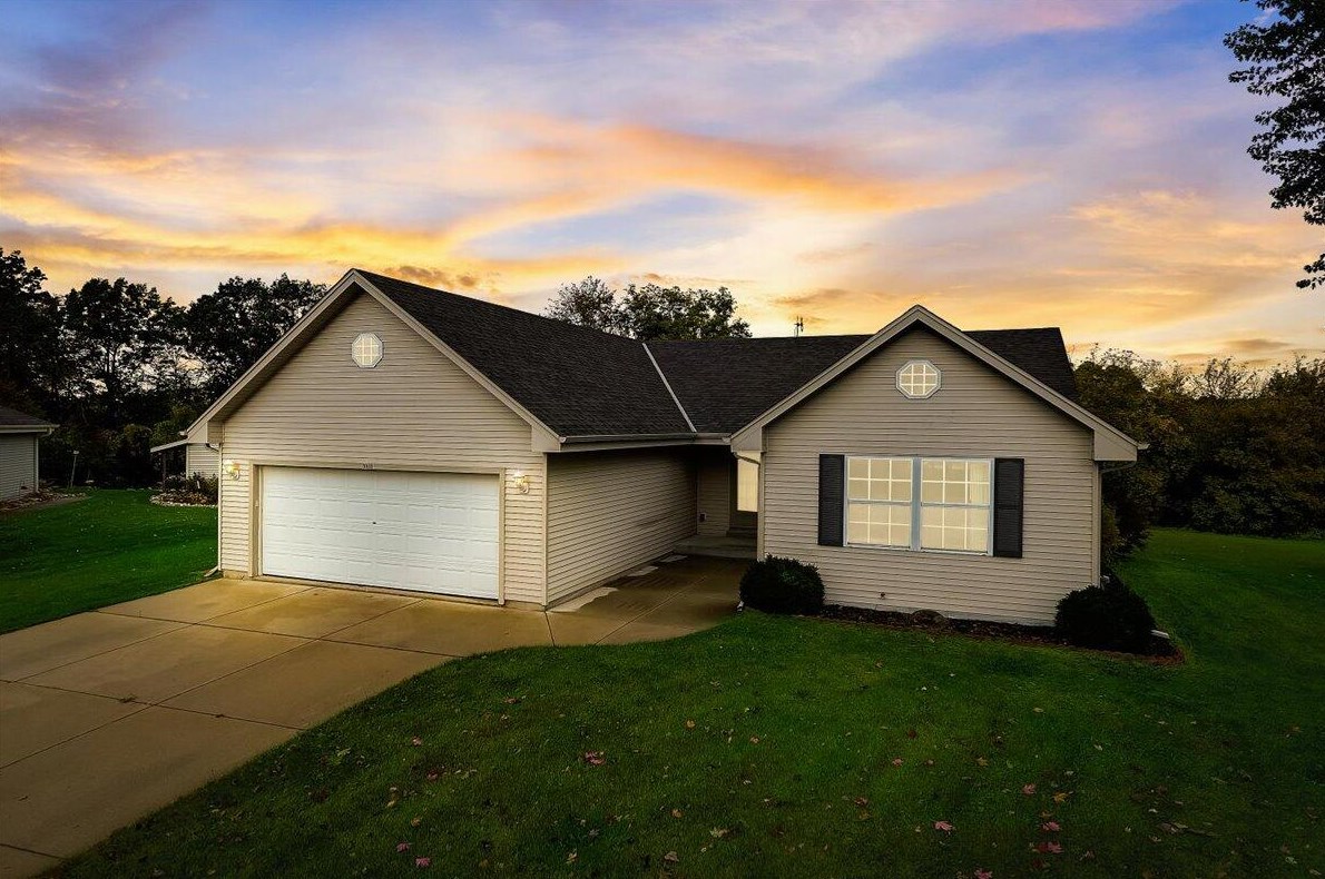 332 Goldbug Ct, Hartford, WI 53027-8301