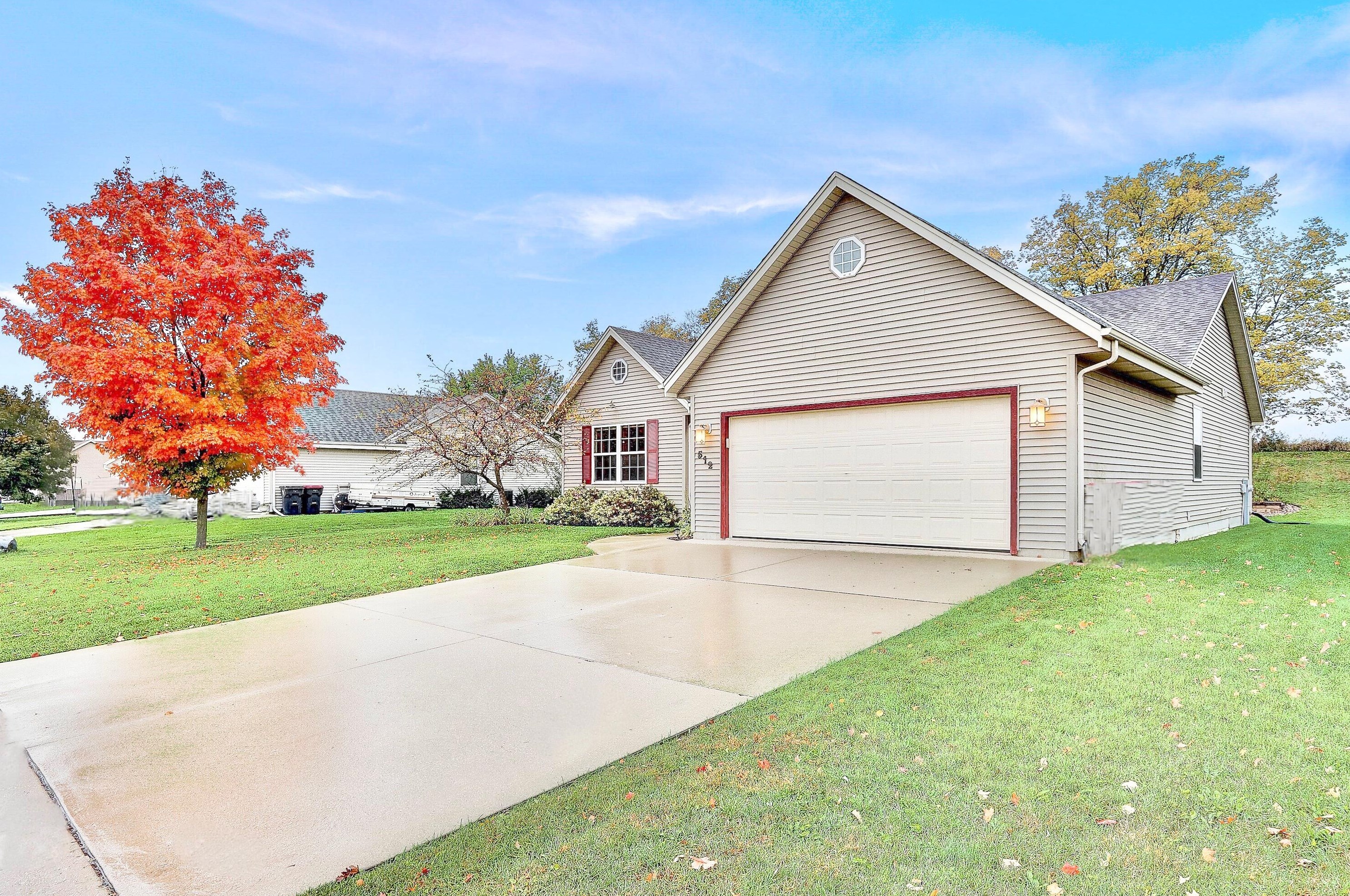 512 Parkview Dr, Johnson Creek, WI 53038-9465