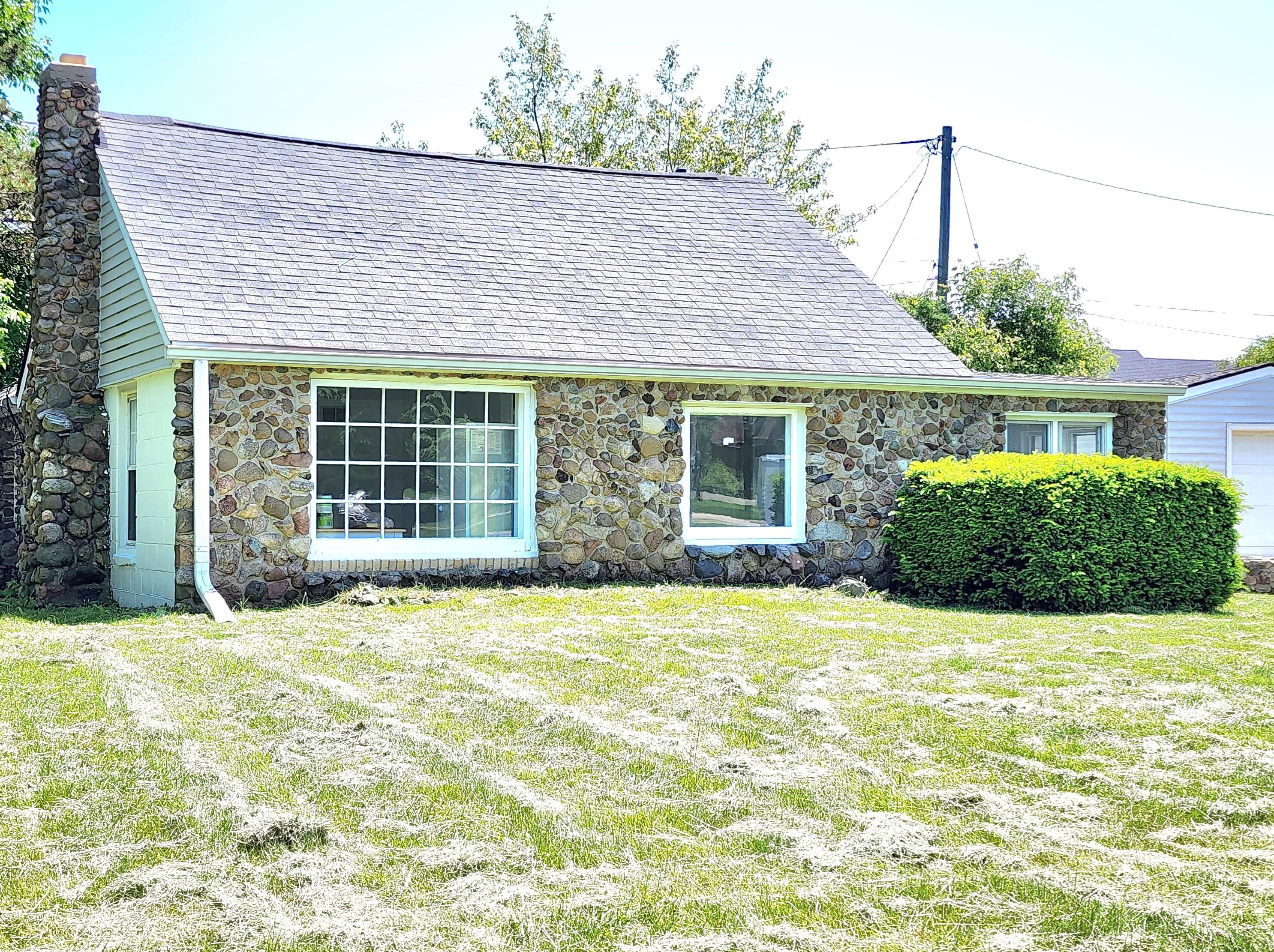 705 Nicholson Ave, South Milwaukee WI  53172-1446 exterior