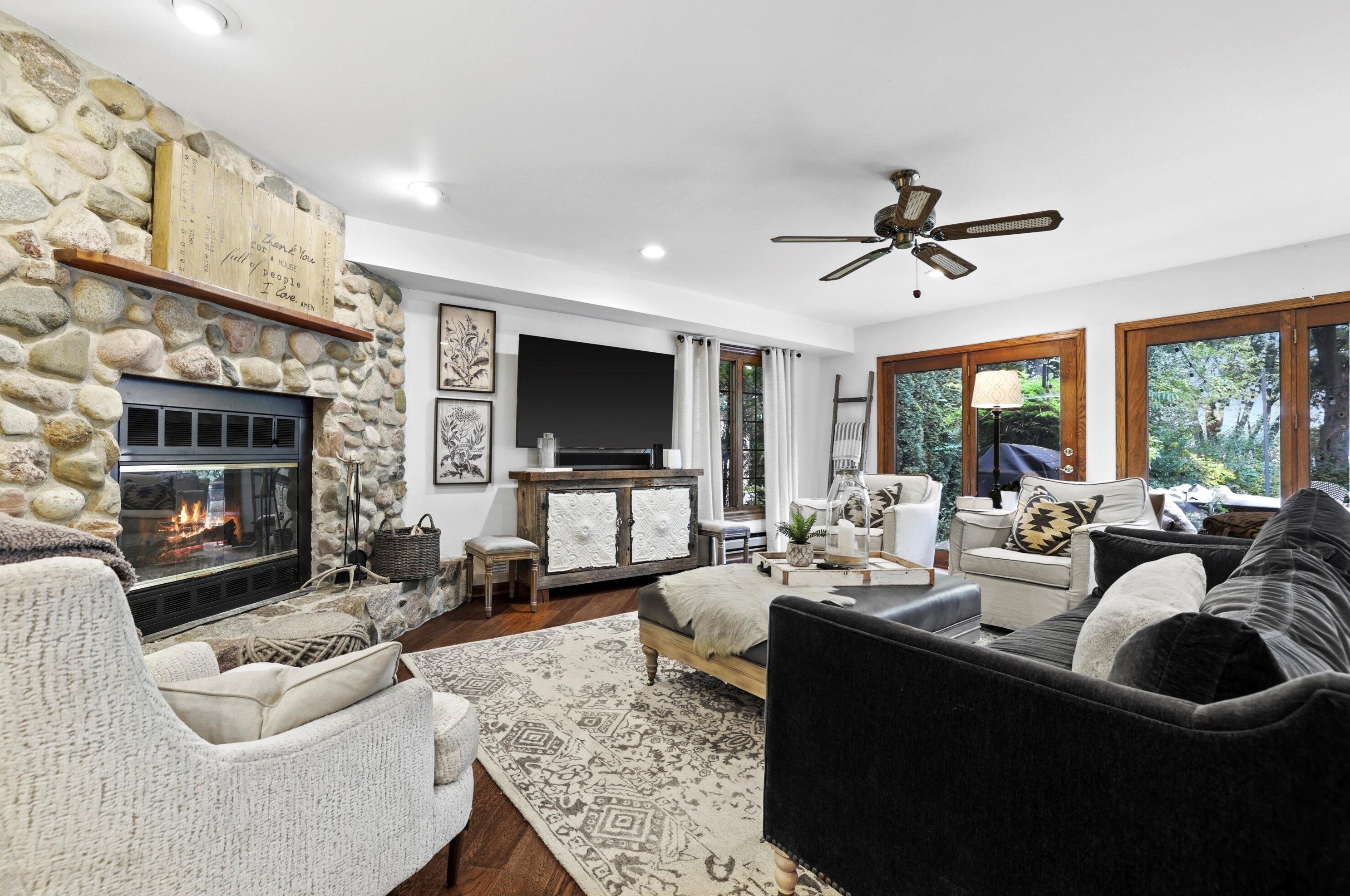 931 Lake Dr, Delafield WI  53018-1609 exterior