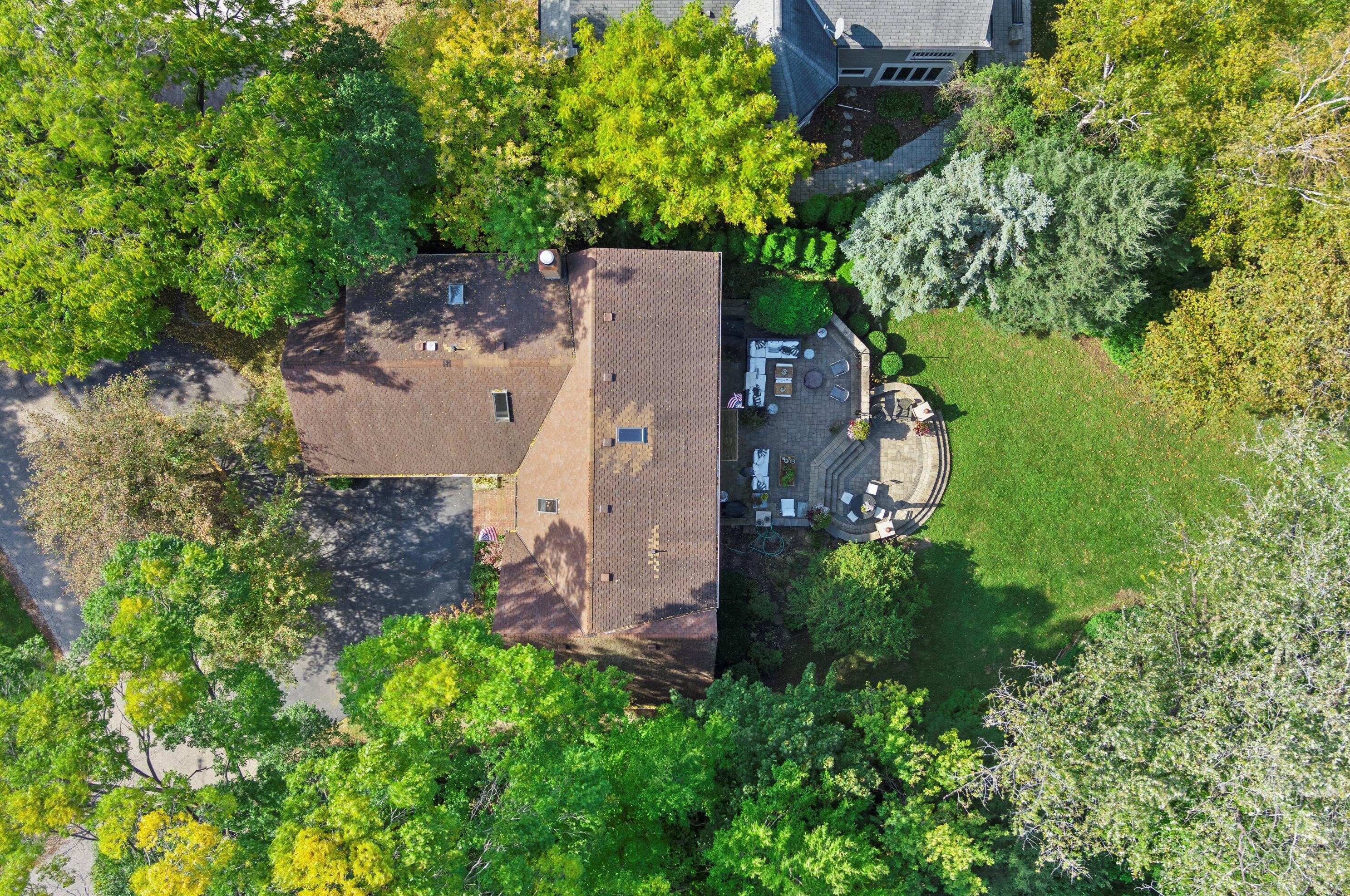 931 Lake Dr, Delafield WI  53018-1609 exterior