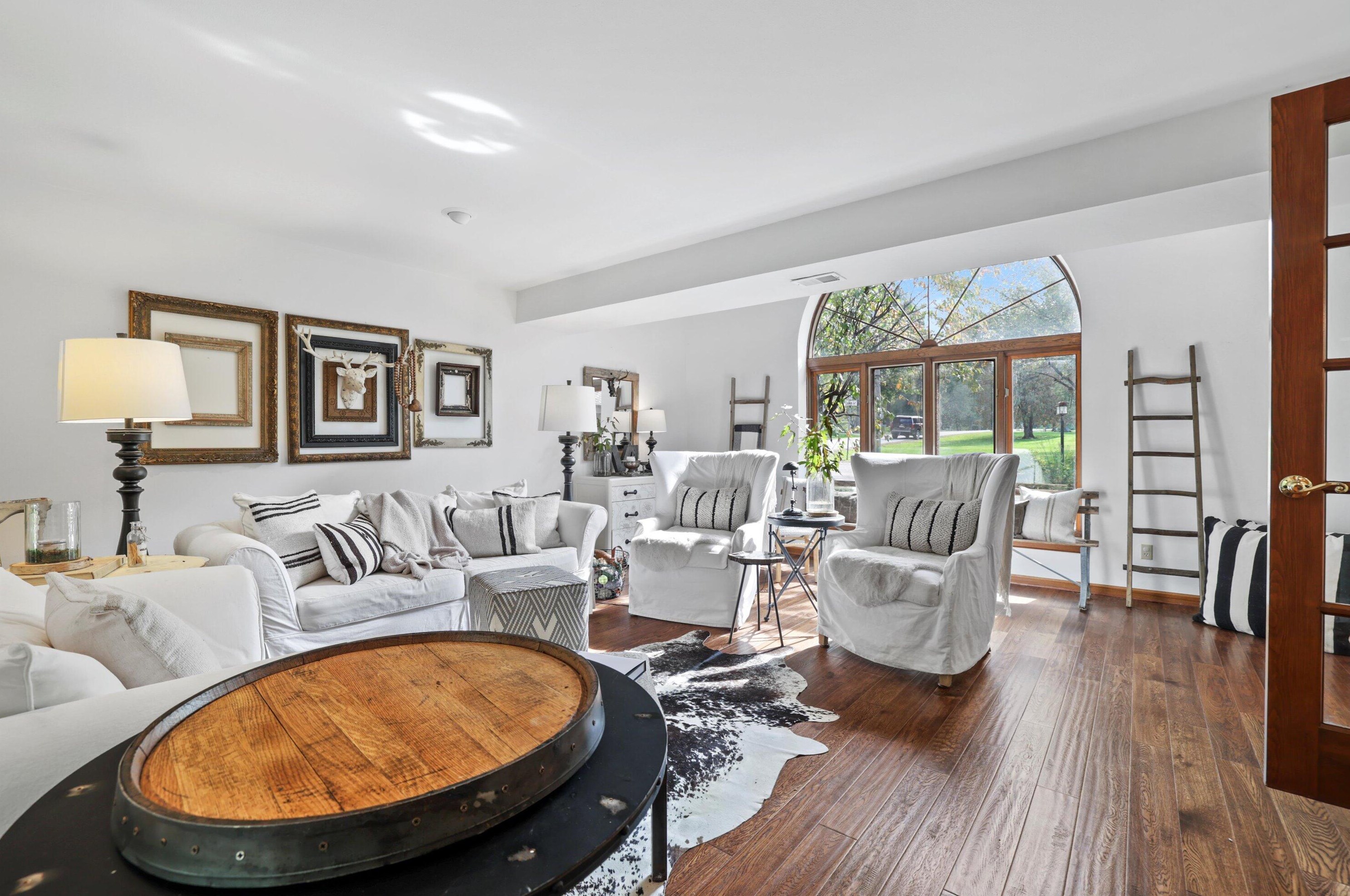 931 Lake Dr, Delafield WI  53018-1609 exterior