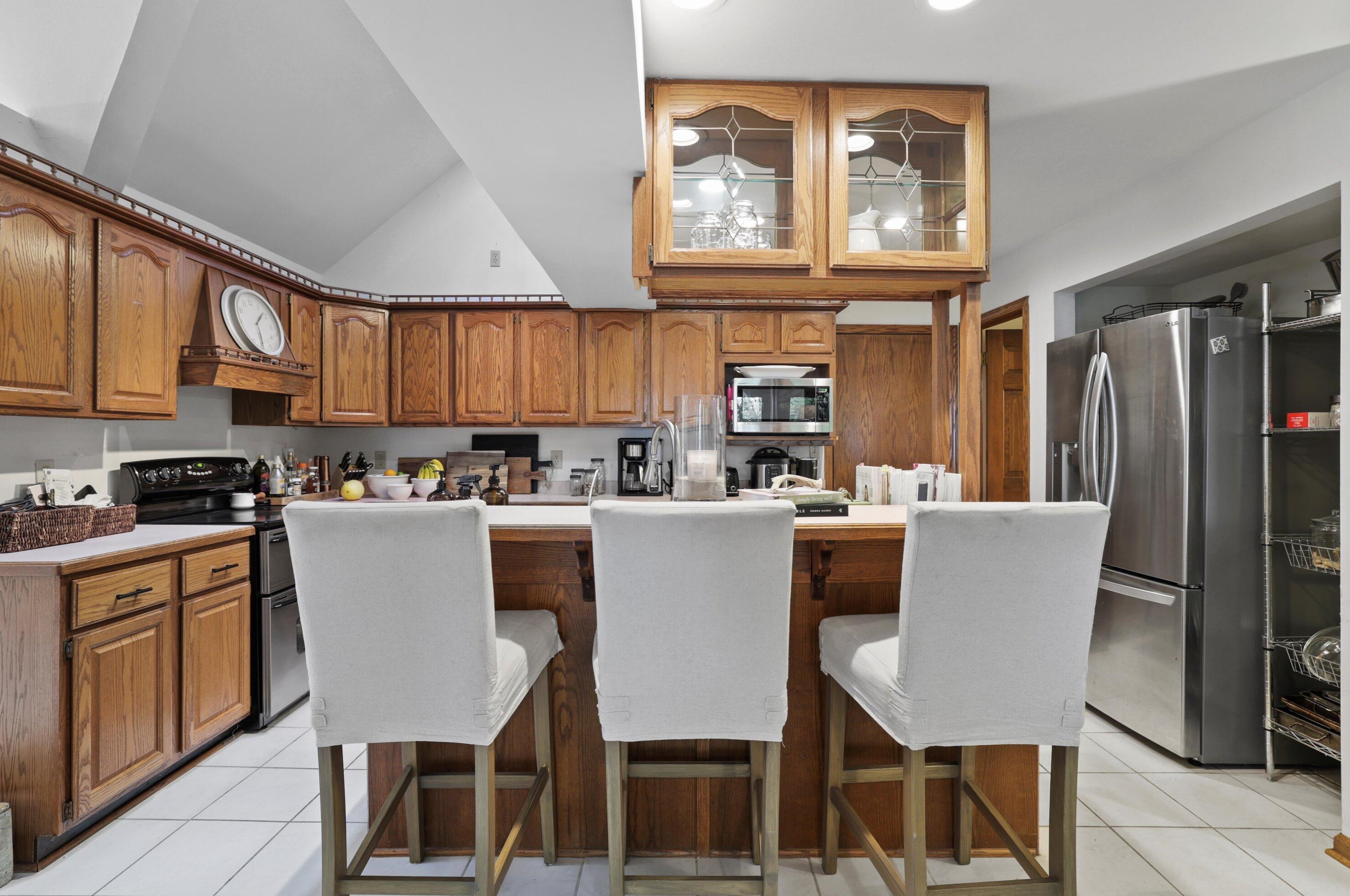 931 Lake Dr, Delafield WI  53018-1609 exterior