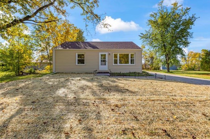 4913 Minnesota Ave, Hales Corners, WI 53132-9445