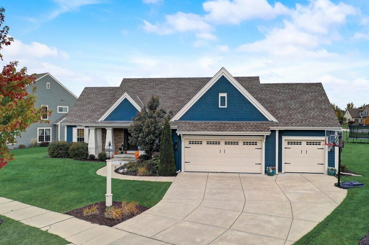1724 Moccasin Trail, Waukesha, WI 53189
