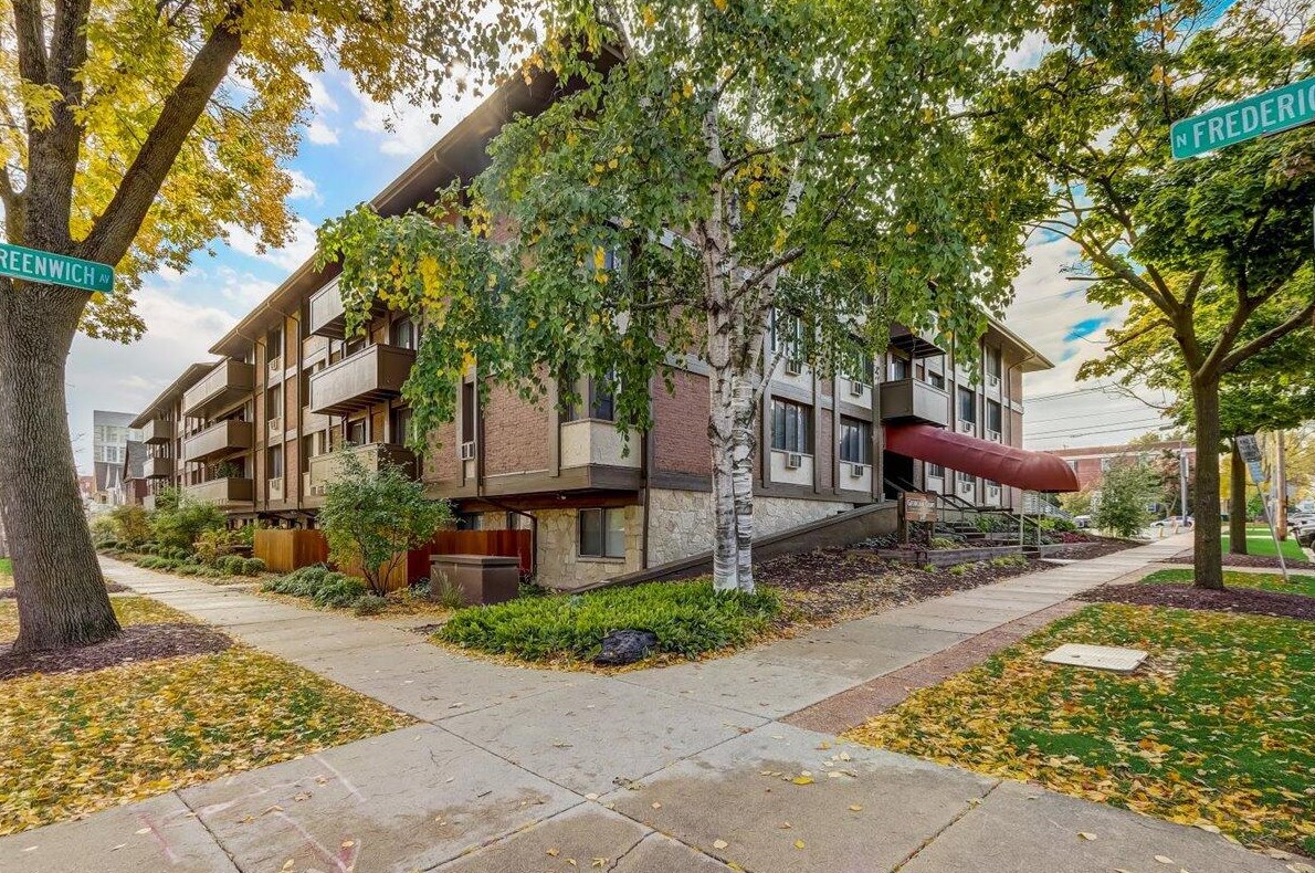 2025 E Greenwich Ave #204, Milwaukee, WI 53211