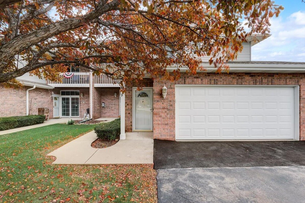 515 Westfield Way, Pewaukee WI  53072-6508 exterior