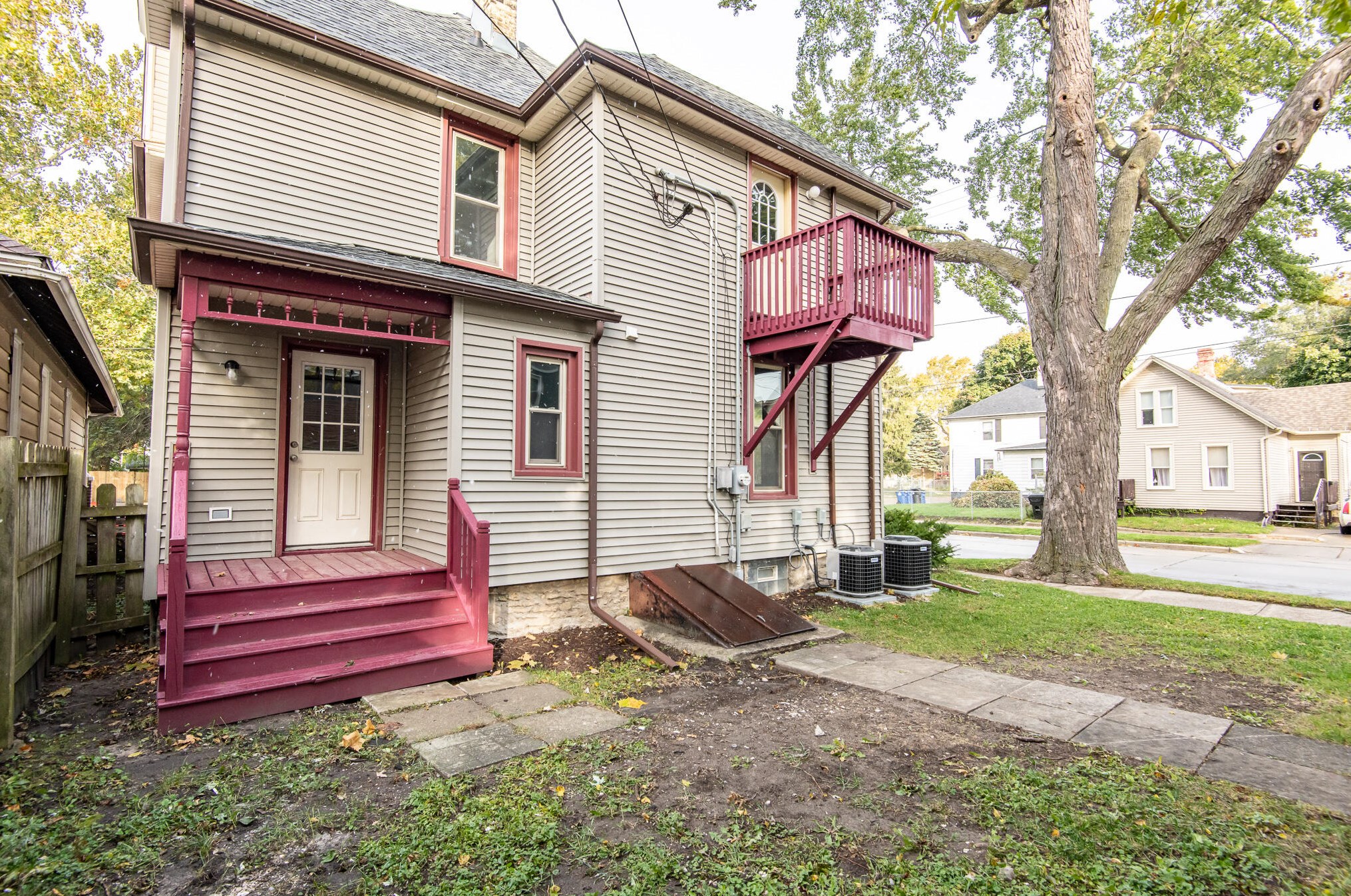 1439 Lincoln St, Racine, WI 53402