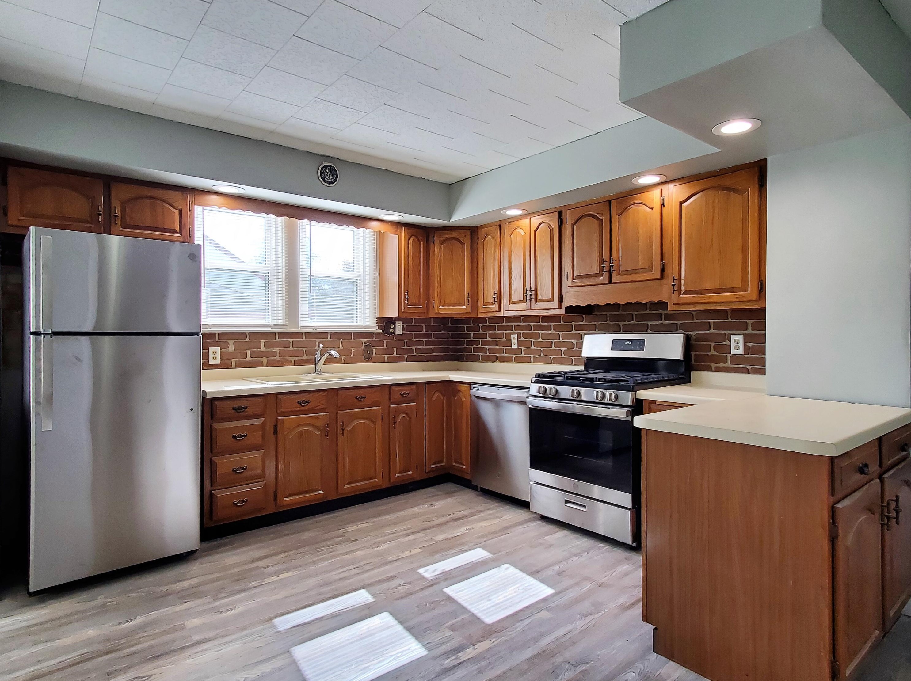 2115 Orchard St, Racine, WI 53405-4007