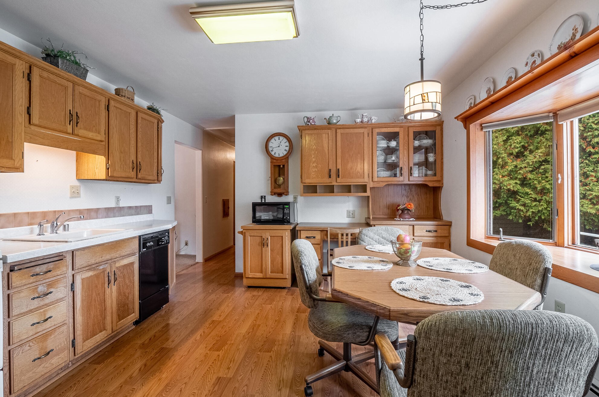 943 N 5th St, Manitowoc, WI 54220