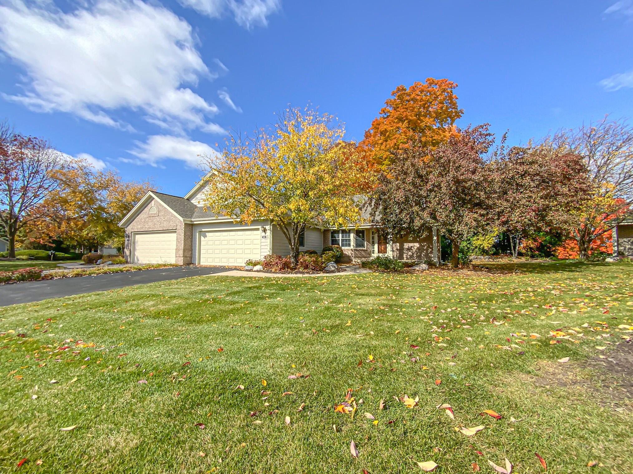 625 Chadburn Ct, Brookfield, WI 53045-0629