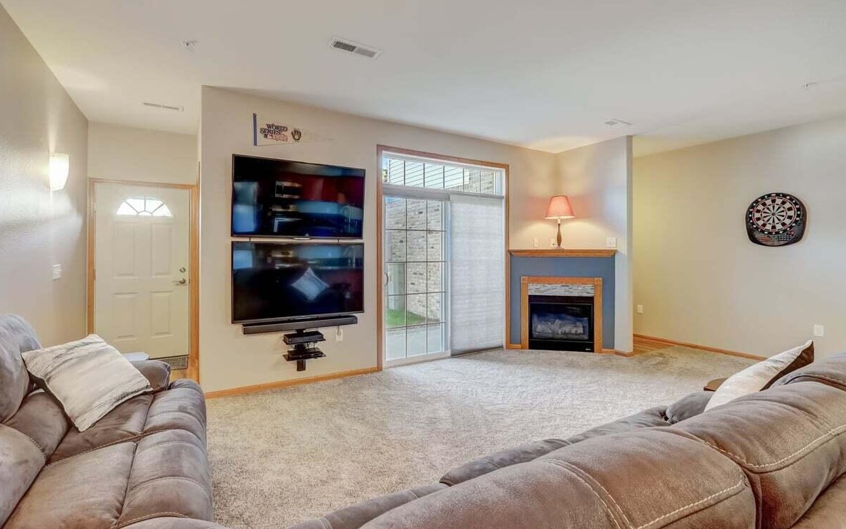 6150 S Creekside Dr #5, Cudahy, WI 53110