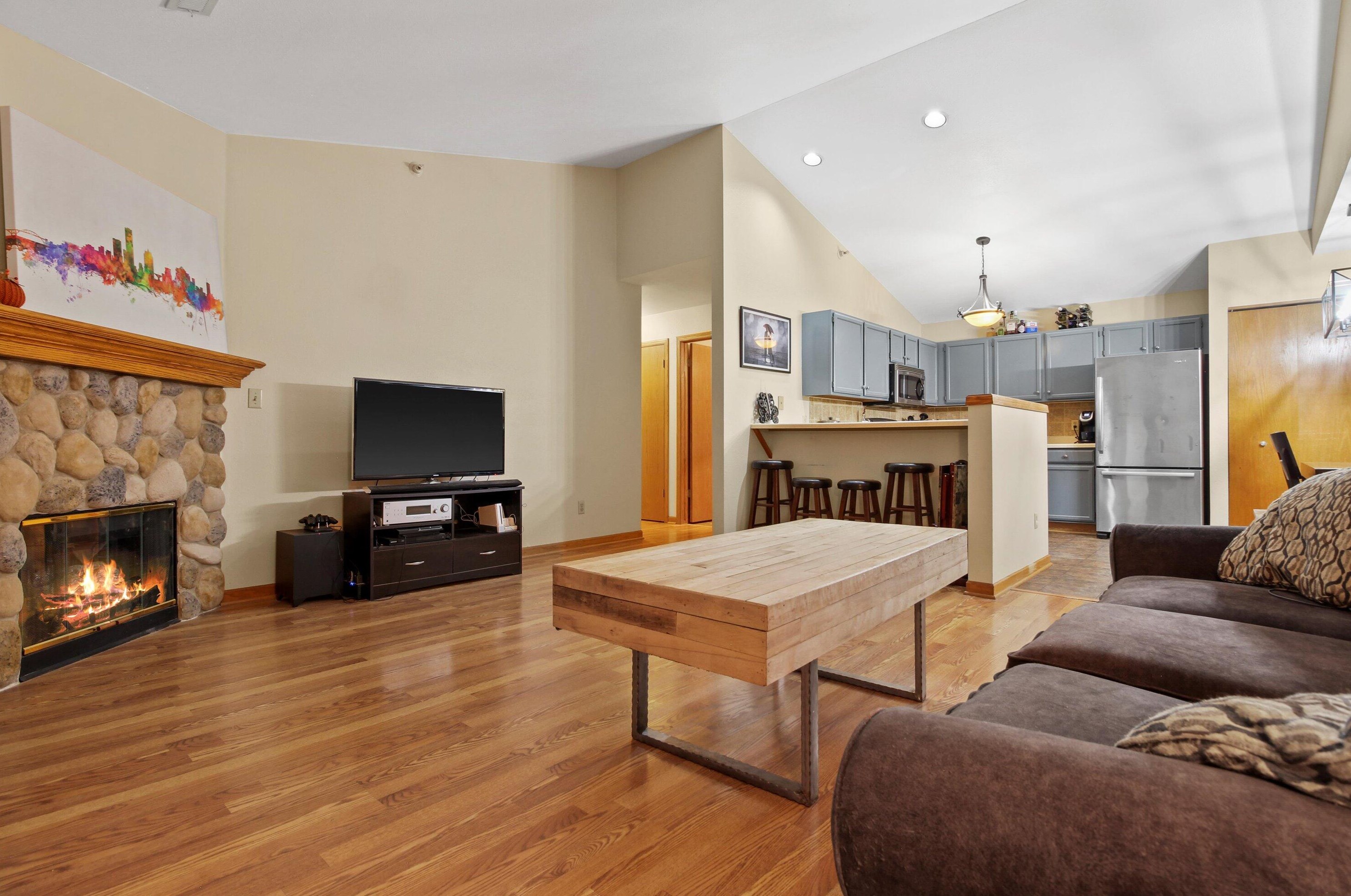 205 W Aspen Ct #8, Oak Creek, WI 53154