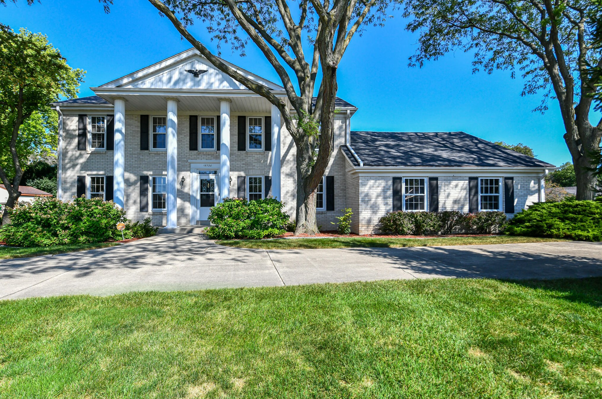 18720 Yorkshire Ln, Brookfield, WI 53045