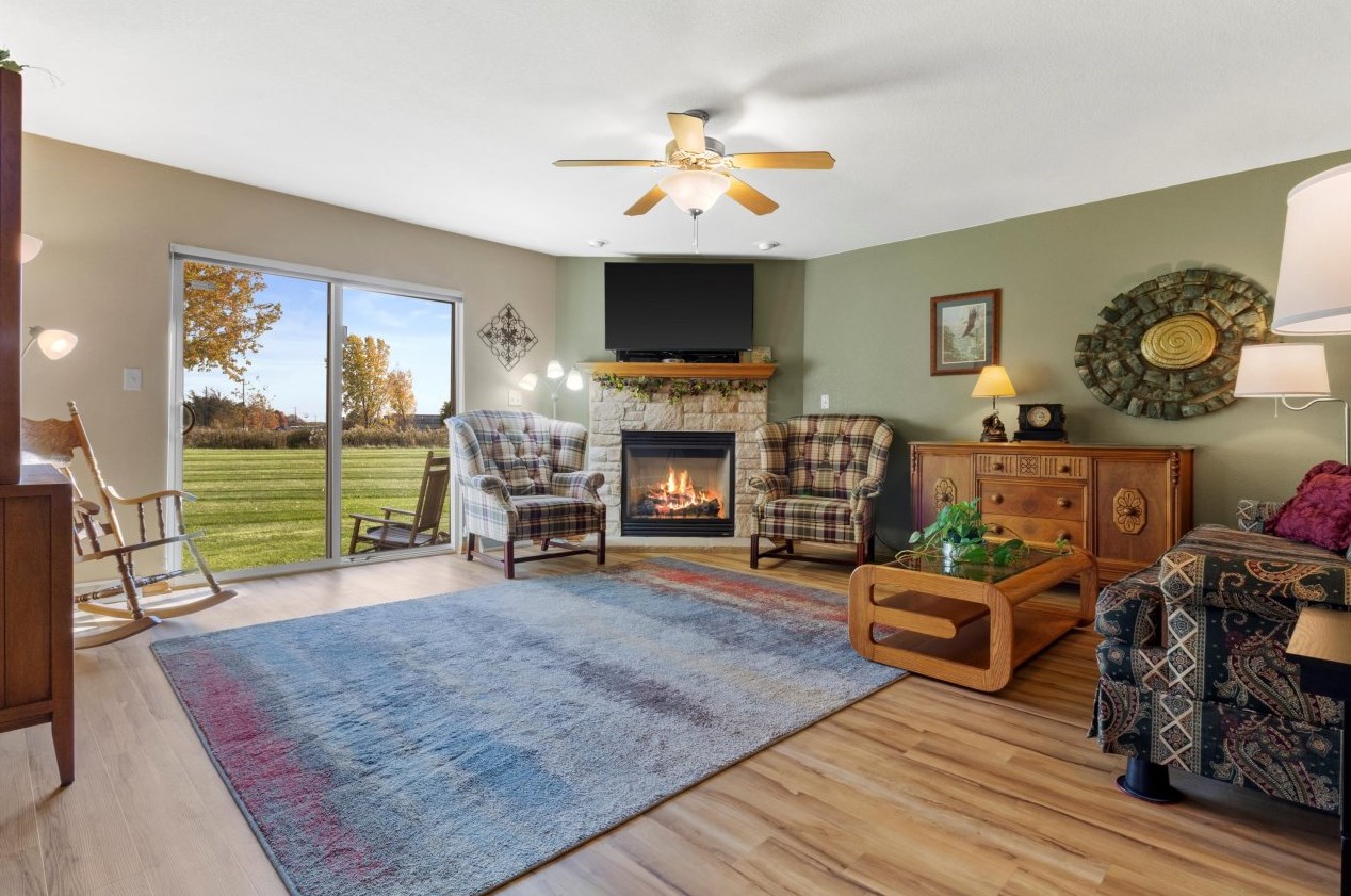 745 Stonecrop Dr, Hartford, WI 53027-3103