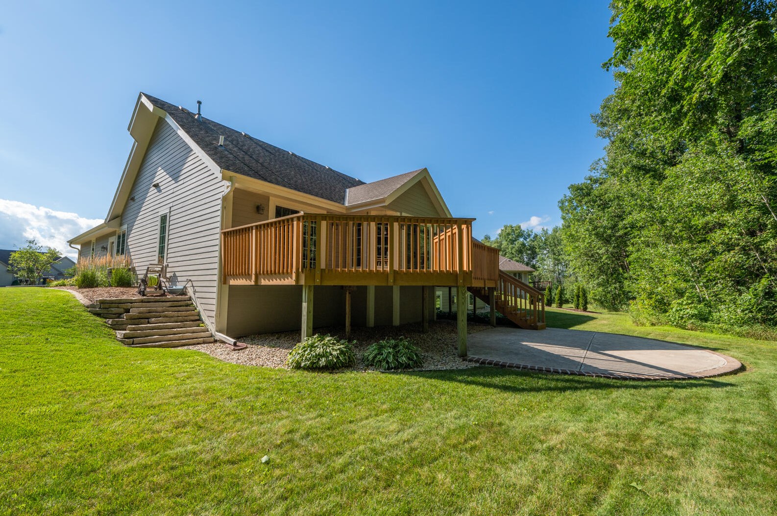 2358 Brookside Dr, Jackson, WI 53037