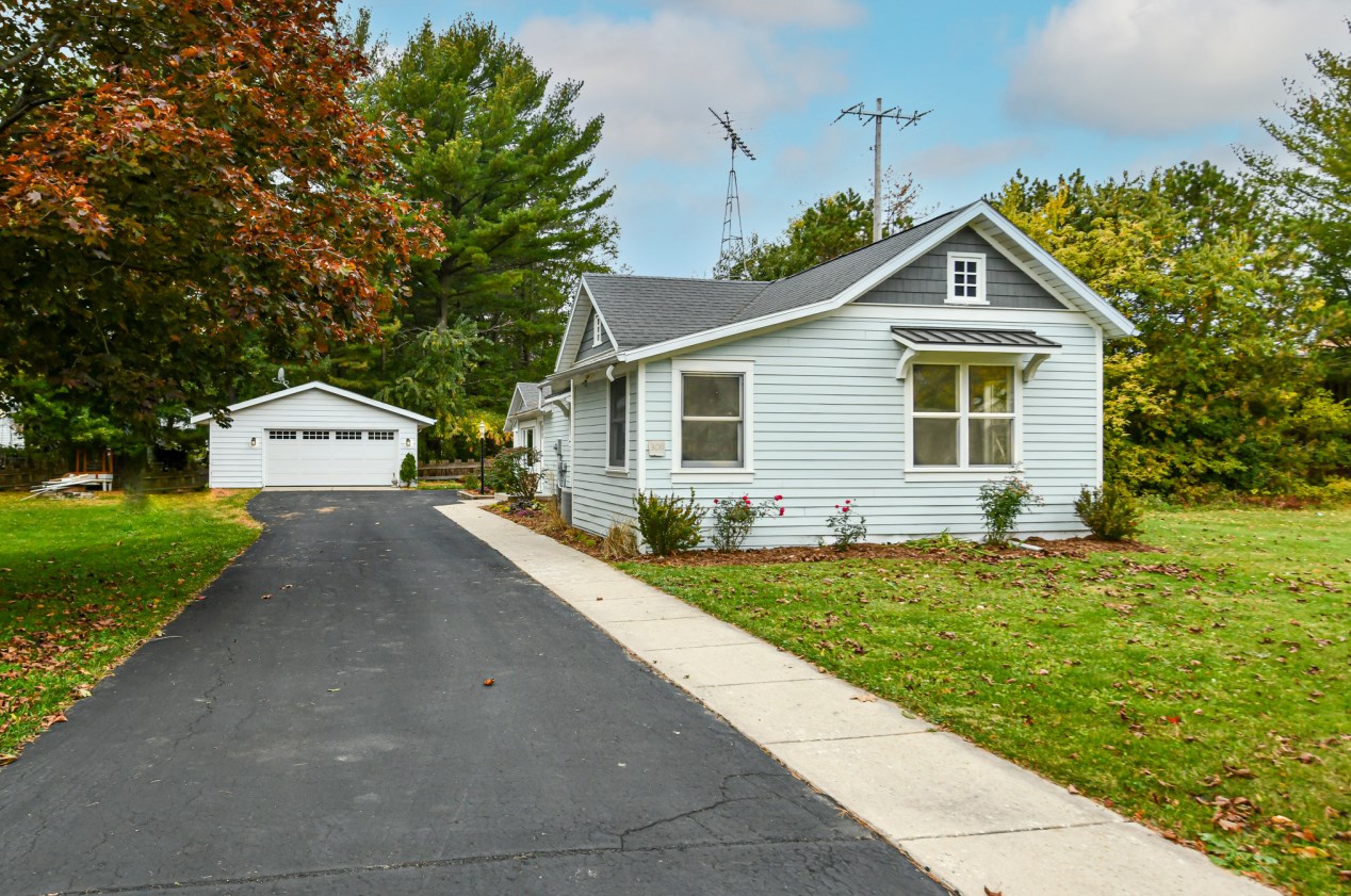 308 Church St, Elkhorn, WI 53121-1206