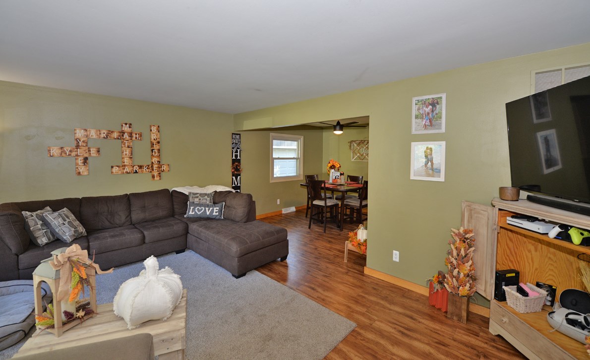 5009 Deerwood Dr, Racine, WI 53406-2305