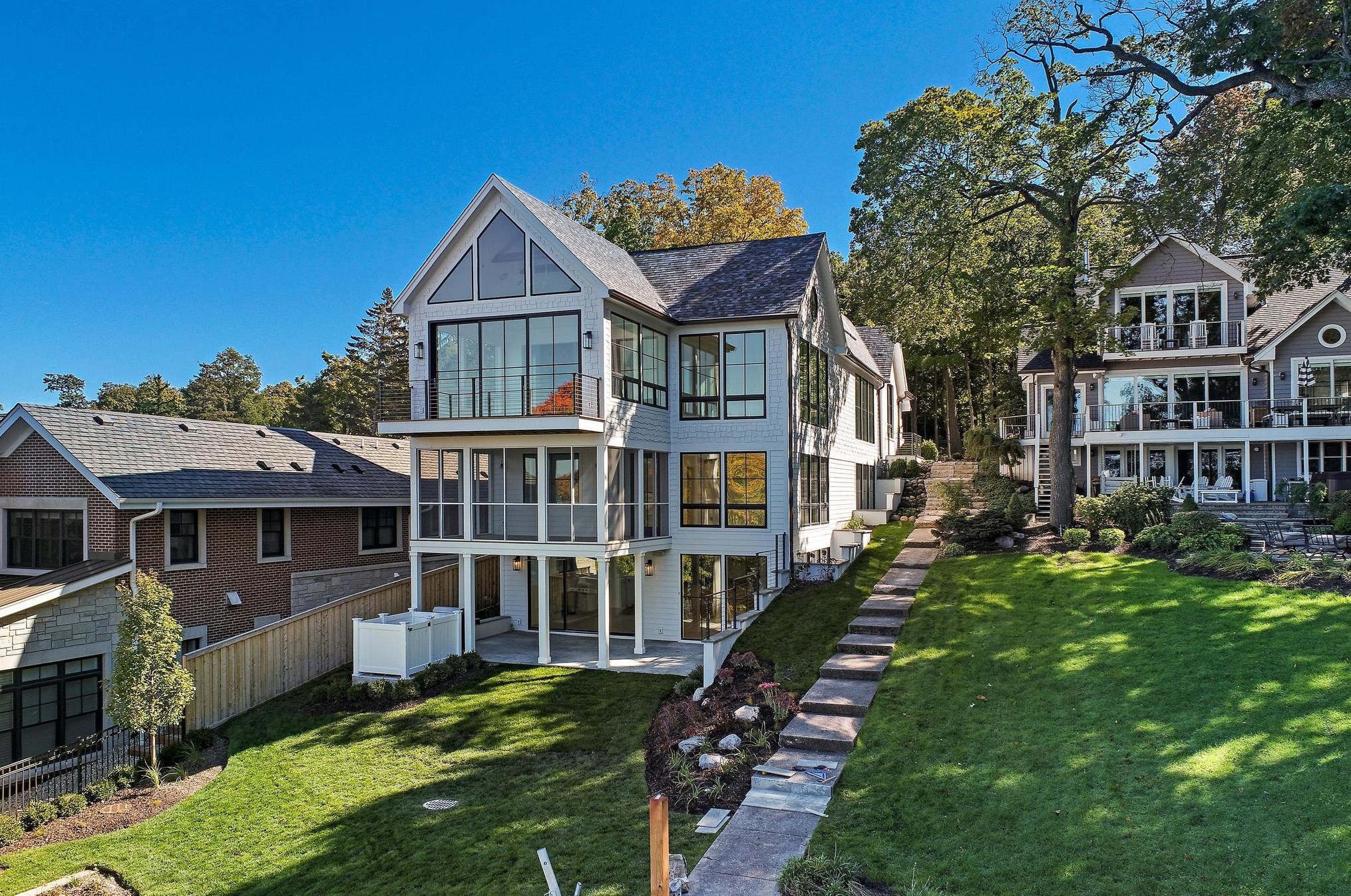 978 N Knoll Ln, Lake Geneva, WI 53147