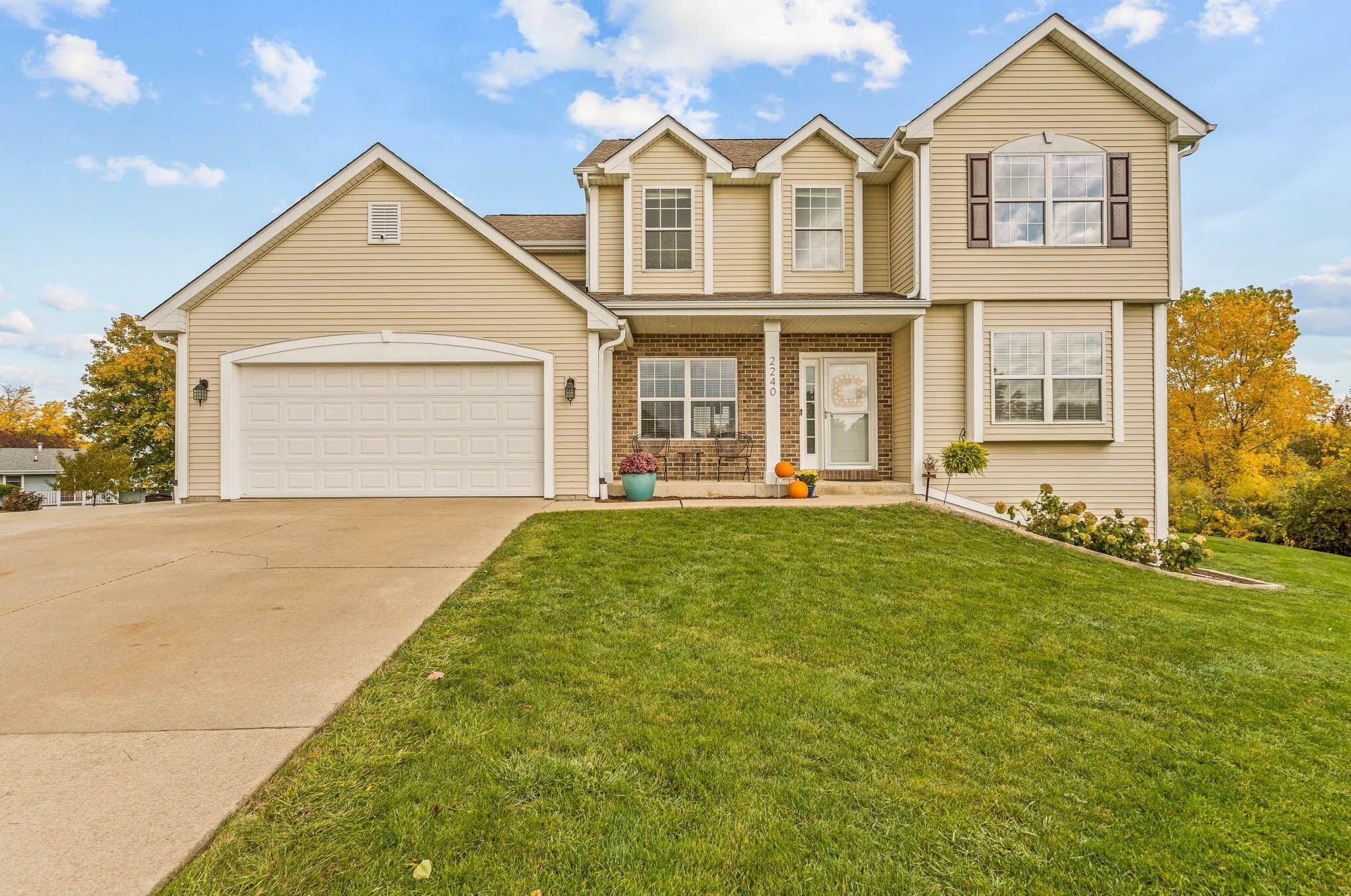 2240 E Ash Ct, Oak Creek, WI 53154
