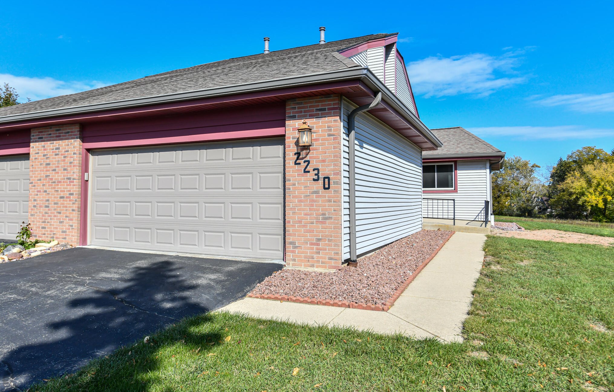 2230 Excalibur Ct, Oak Creek, WI 53154-2452