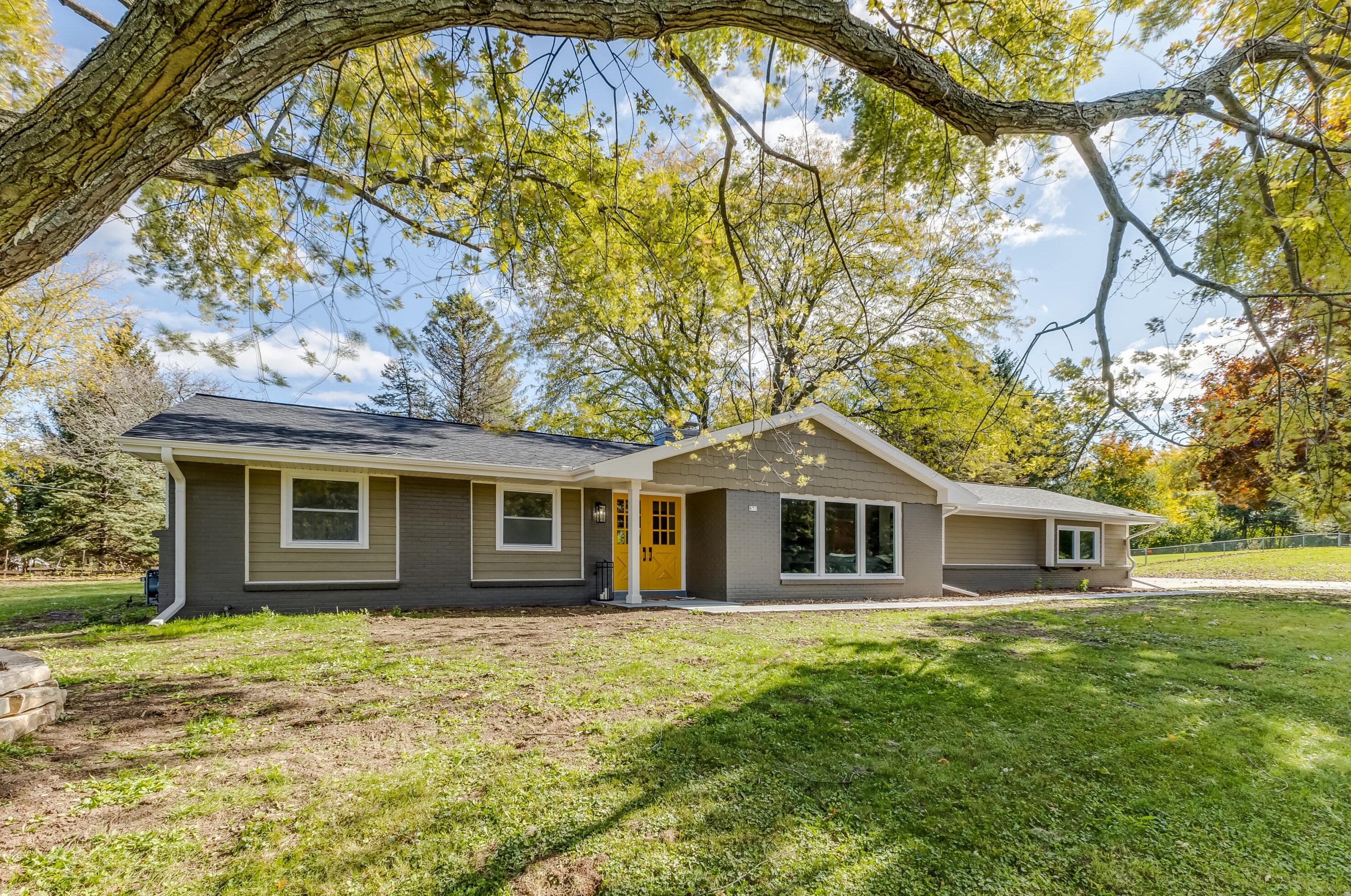 870 Janacek Rd, Brookfield, WI 53045