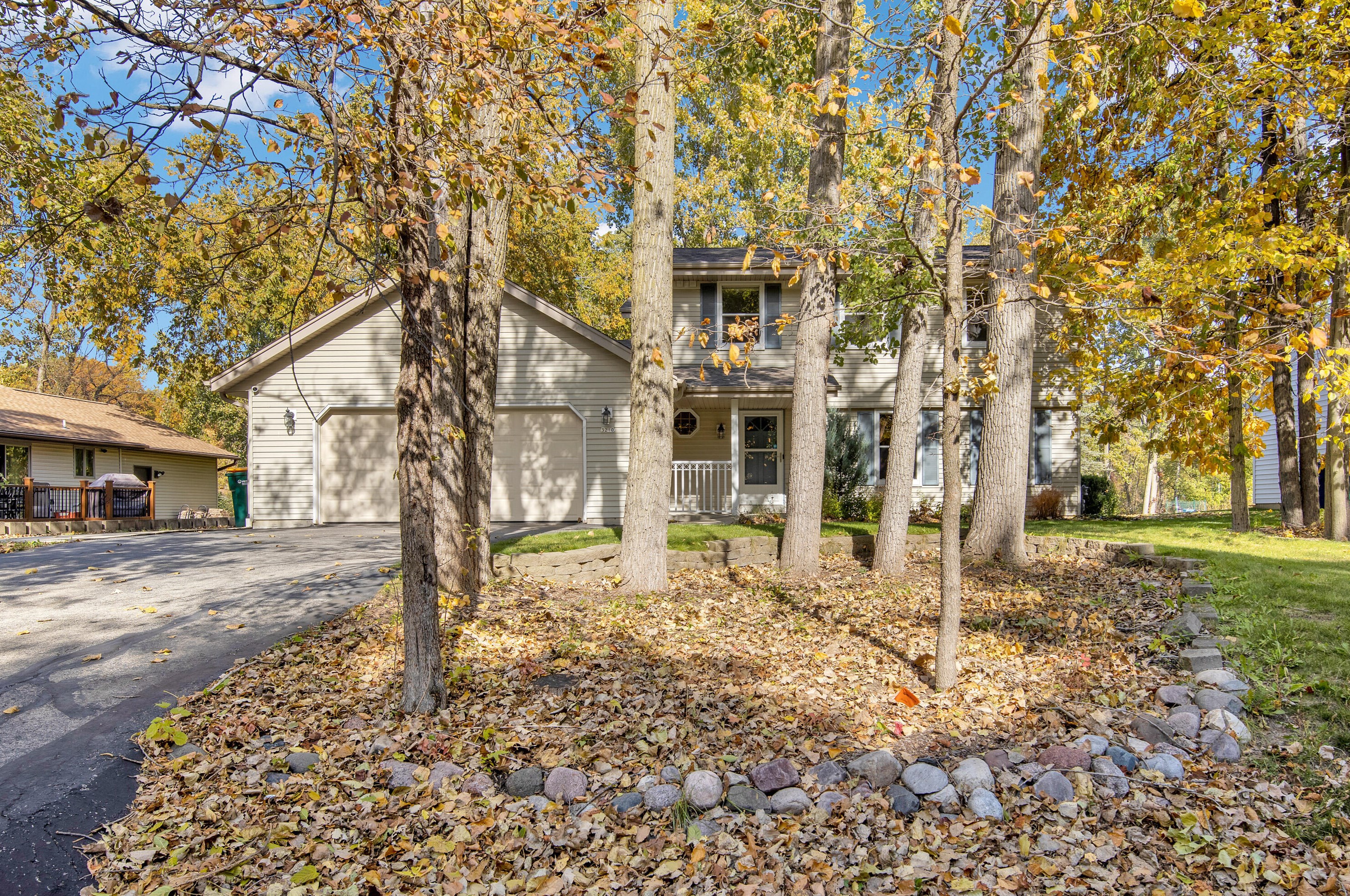 3210 Woodview Ave, Oak Creek, WI 53154-4716