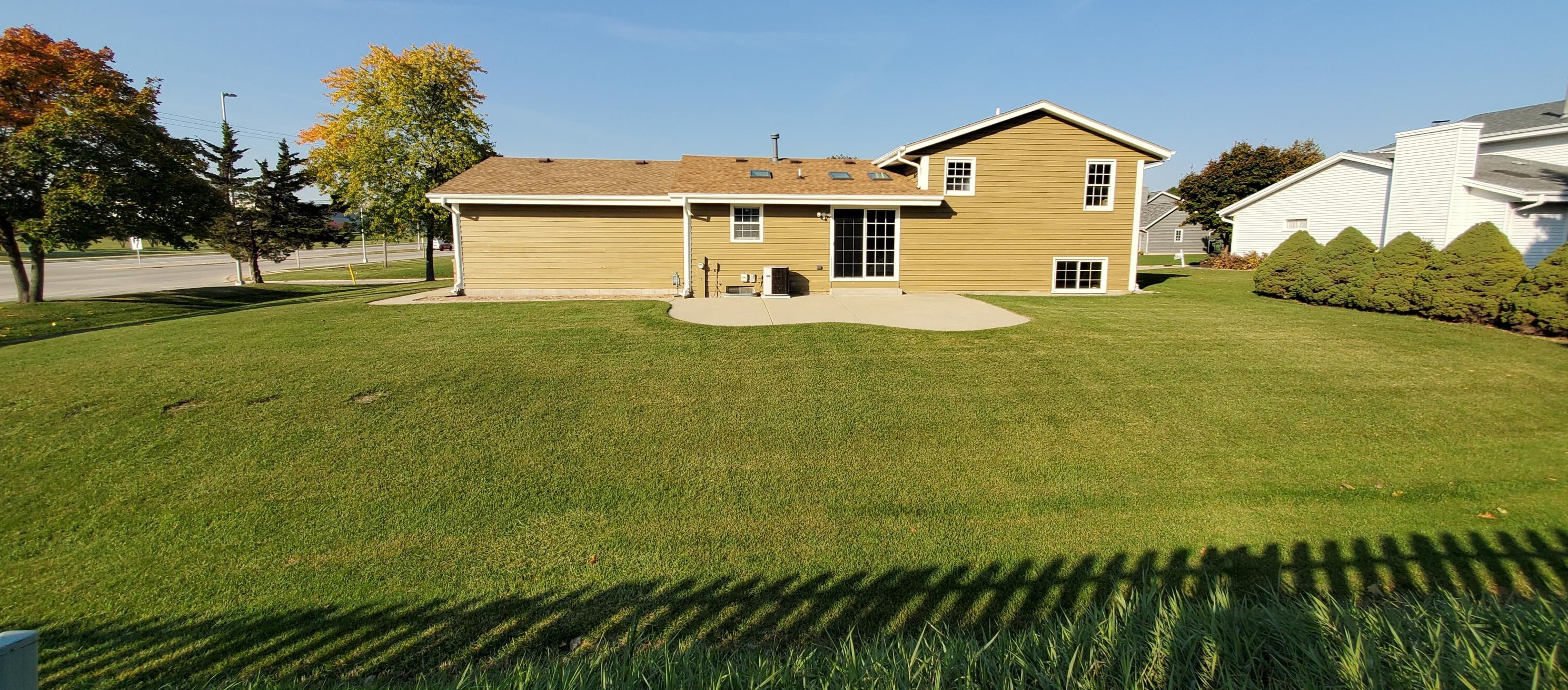 9474 43rd St, Hales Corners, WI 53132-8640