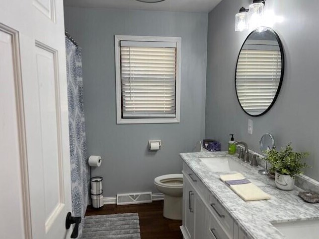 3323 Green Meadows Ln, Racine WI  53405-4706 exterior