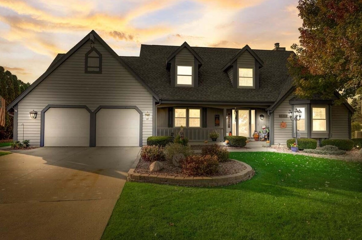 5408 Count Dr, Racine, WI 53402-2042