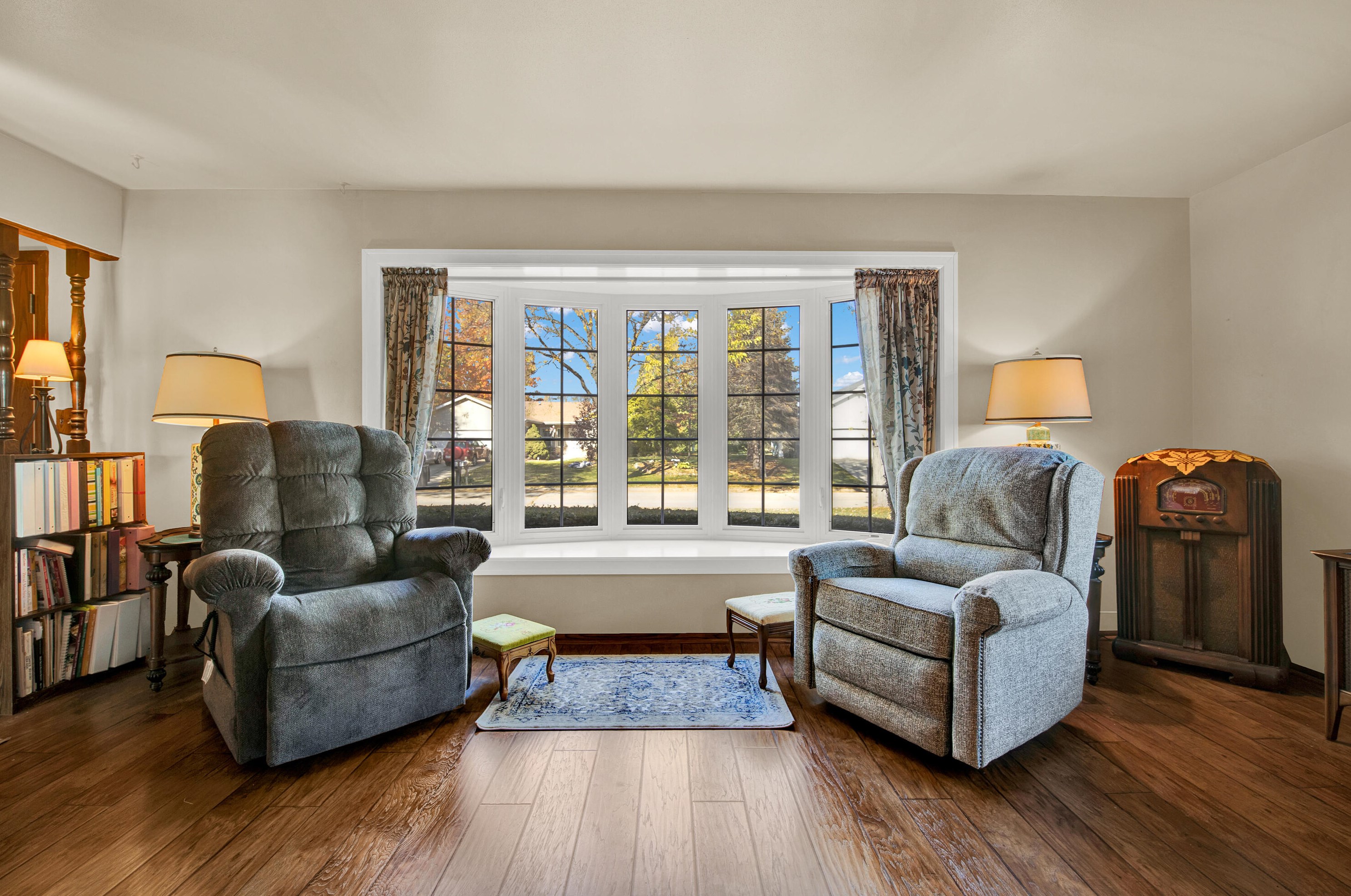 3147 Southwood Dr, Hales Corners, WI 53132-9150