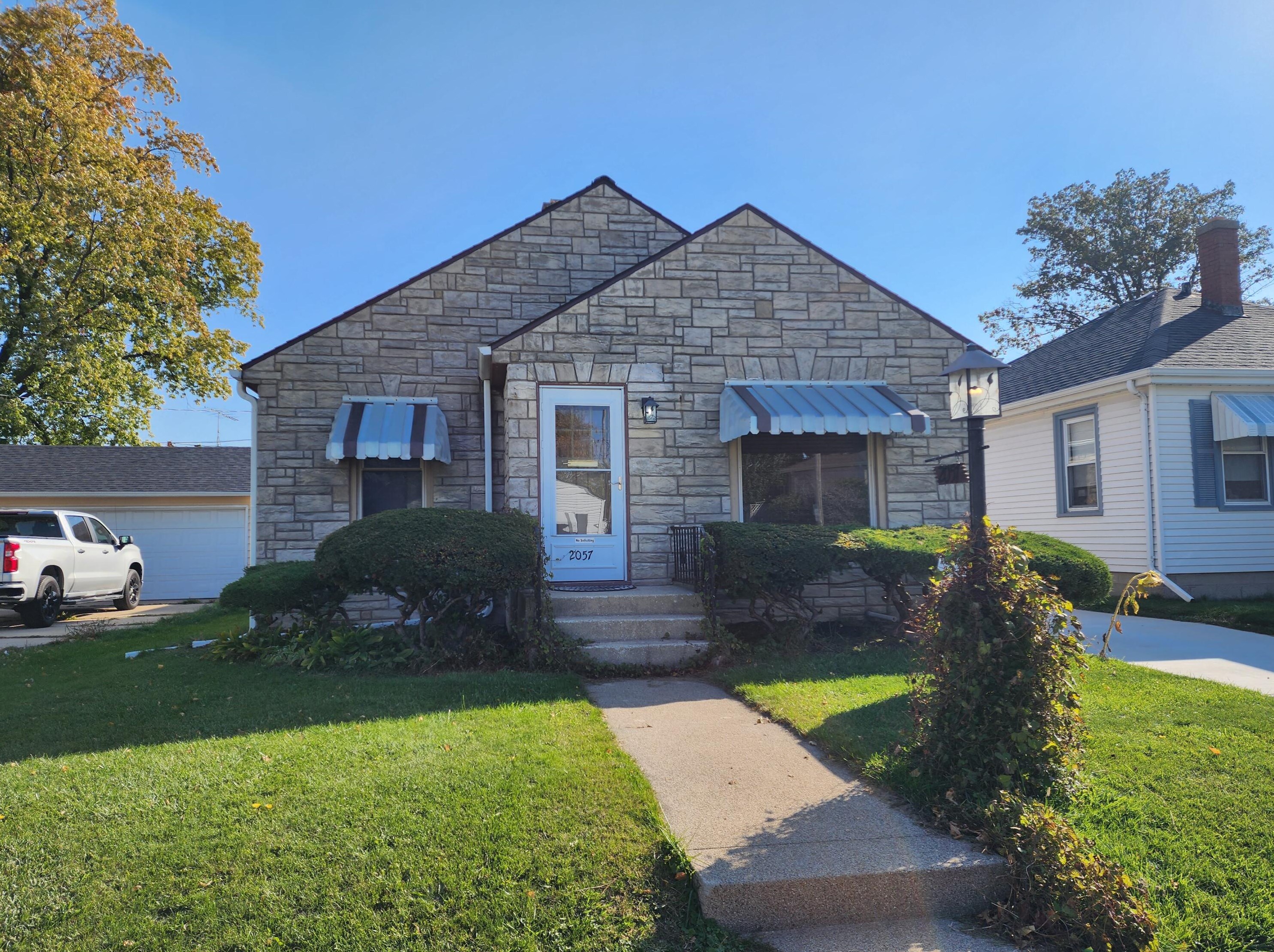 2057 Shoop St, Racine, WI 53404-2138