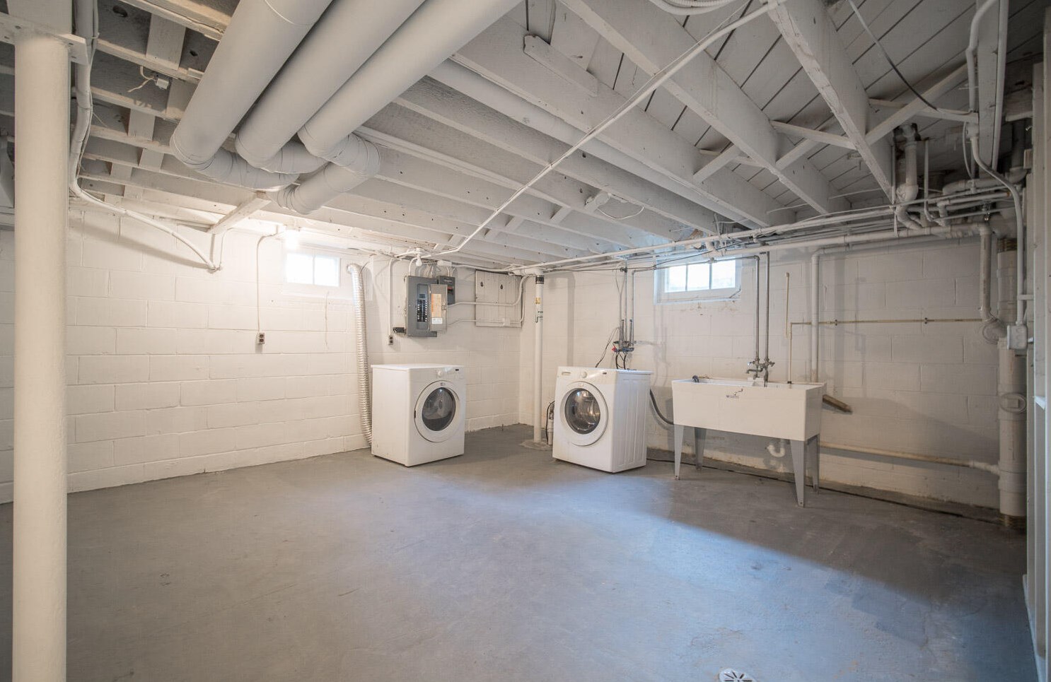 215 Bobolink Dr, Brookfield WI  53005-8033 exterior