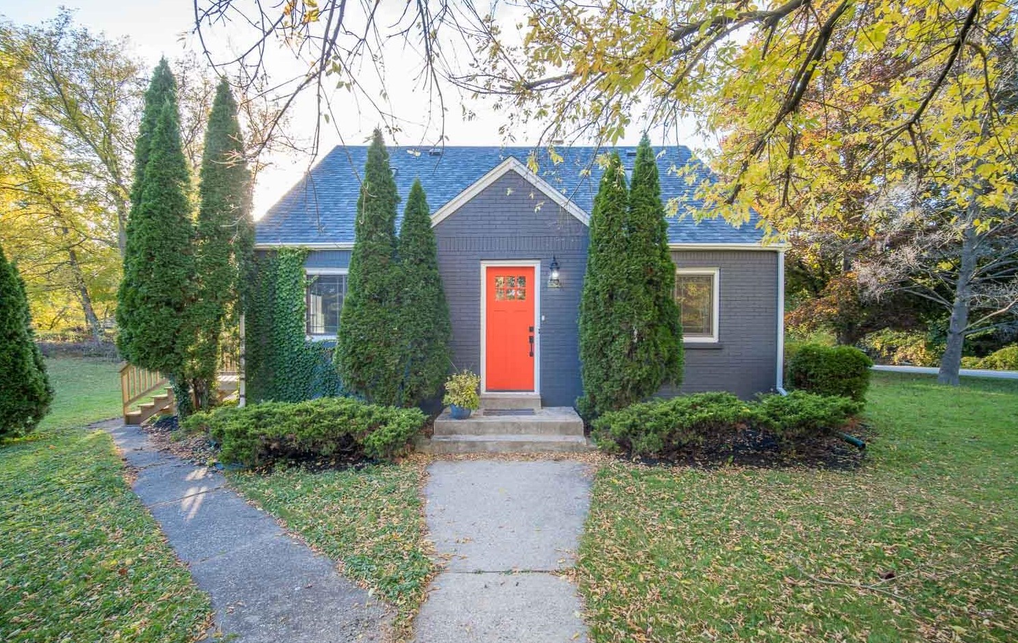 215 Bobolink Dr, Brookfield WI  53005-8033 exterior