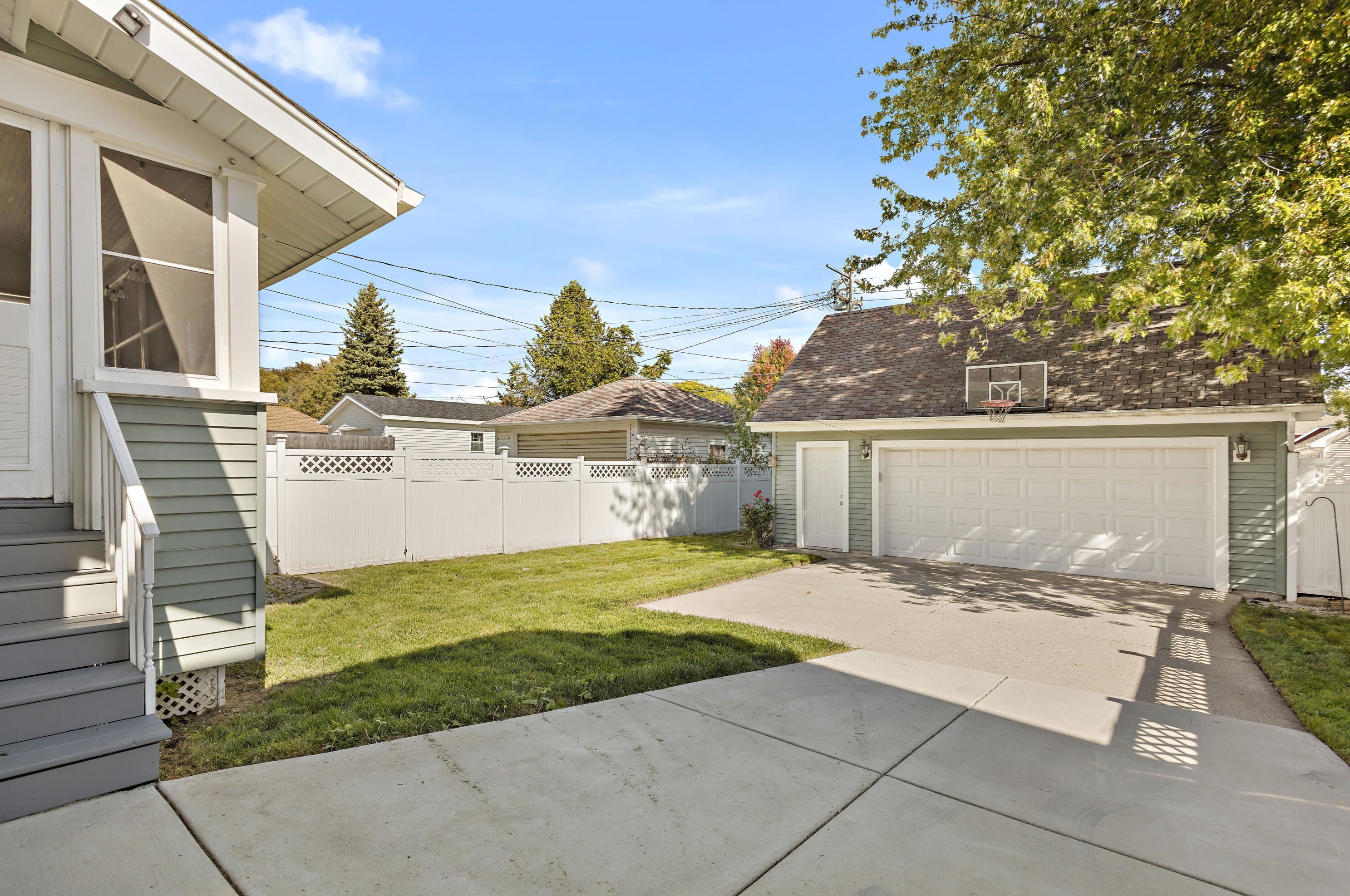 731 Monroe Ave, Racine, WI 53405-2345