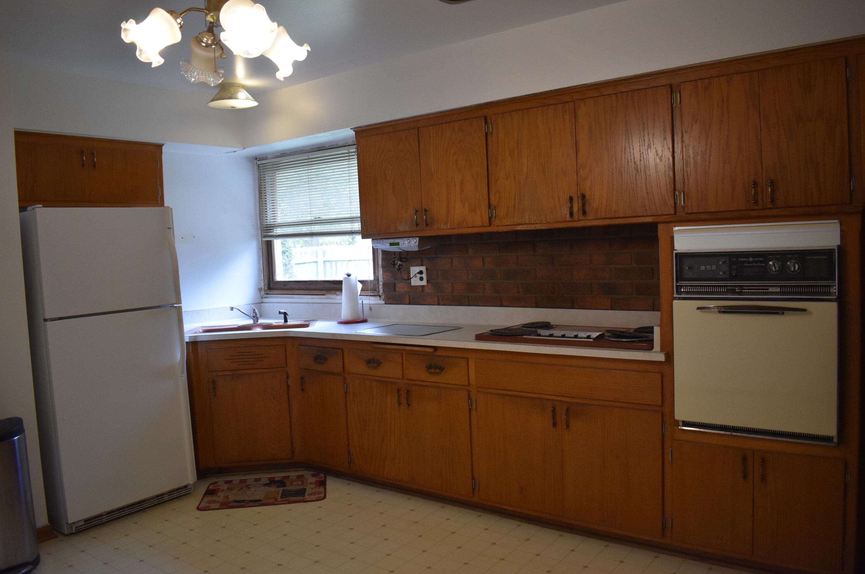 3818 Brooklawn Cir, South Milwaukee WI  53172-3836 exterior