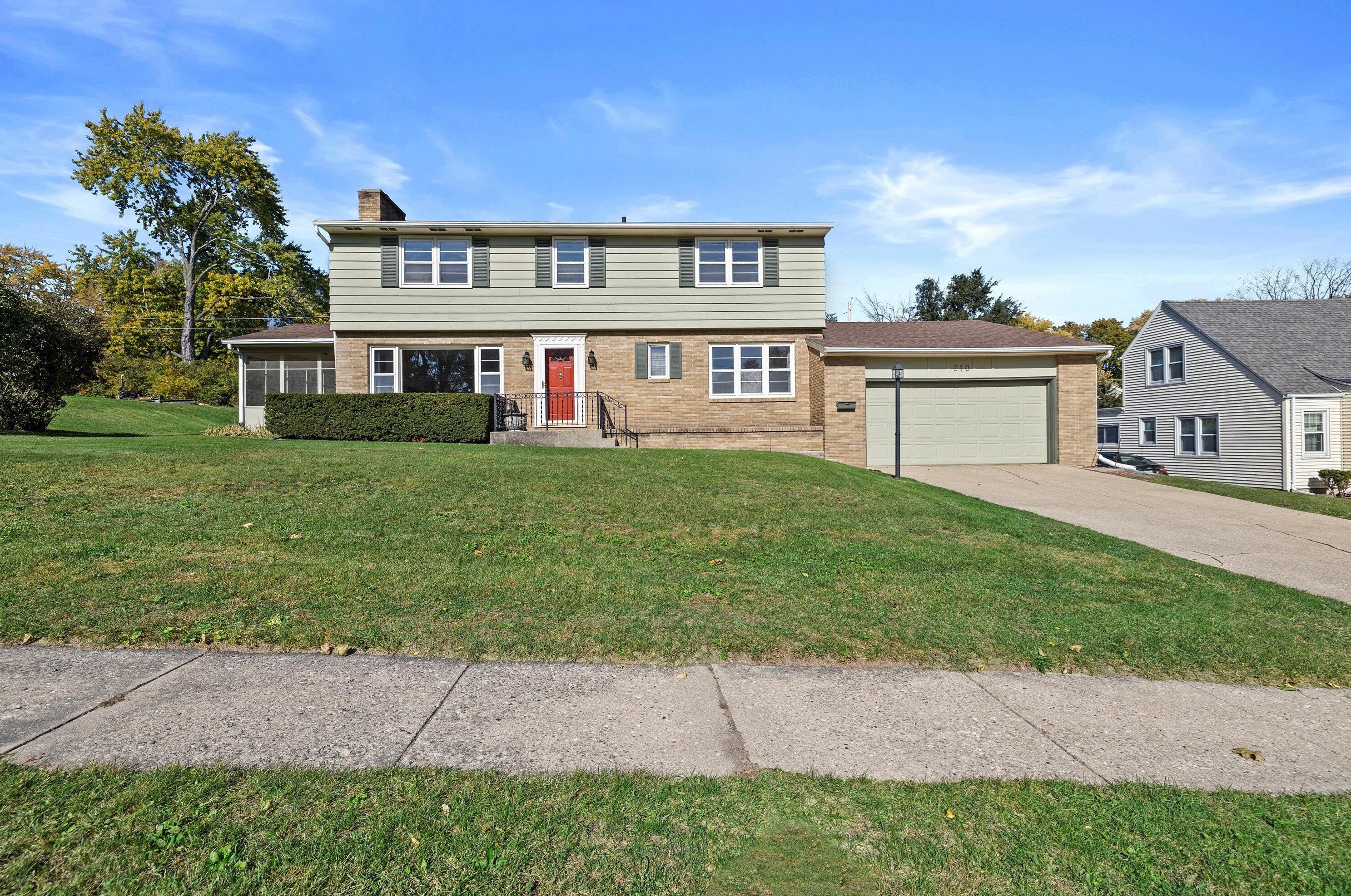 210 Frederick Ave, Fort Atkinson, WI 53538-1114