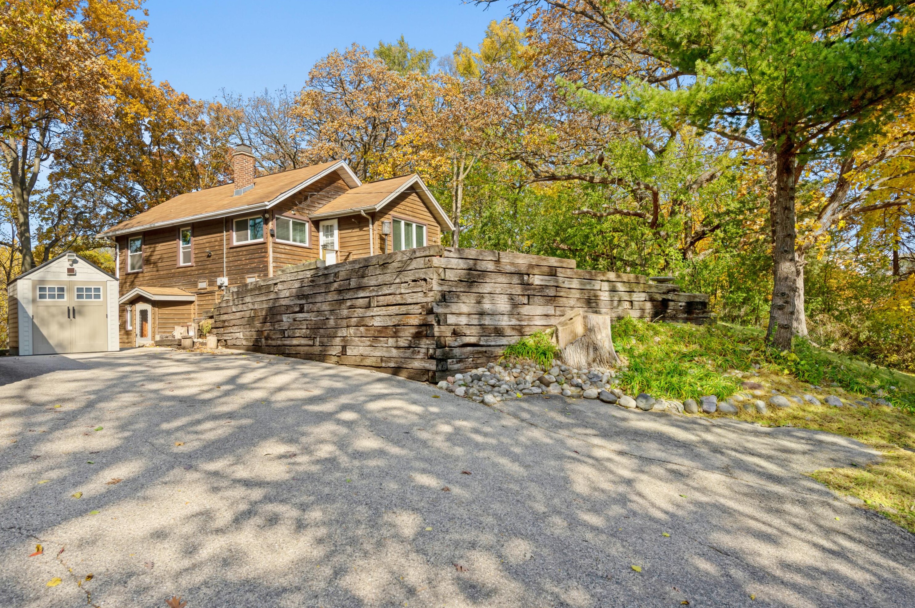 30130 Woodlawn Dr, Lyons, WI 53105-9157