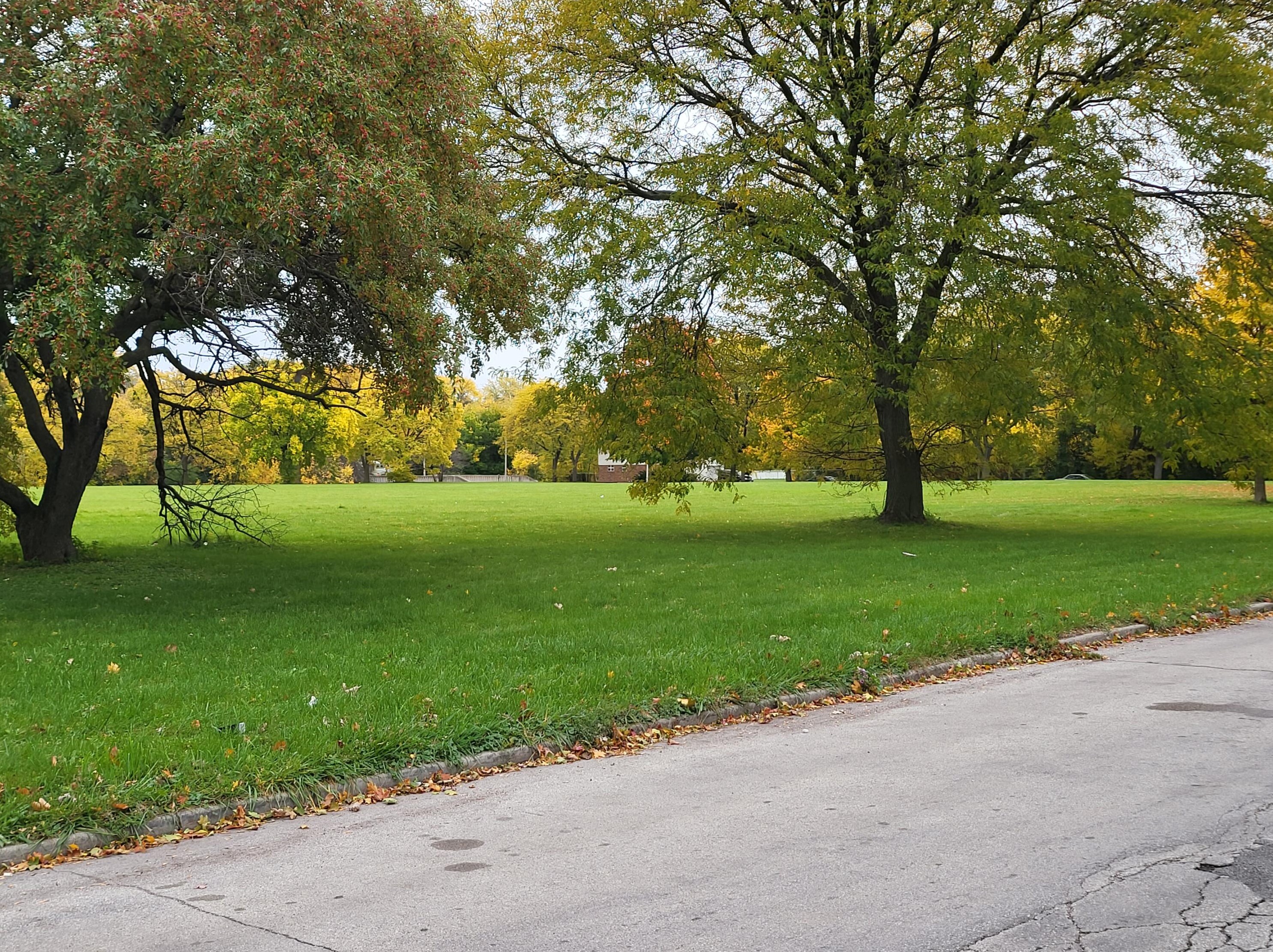 4651 48, Milwaukee WI 53220-4113 exterior