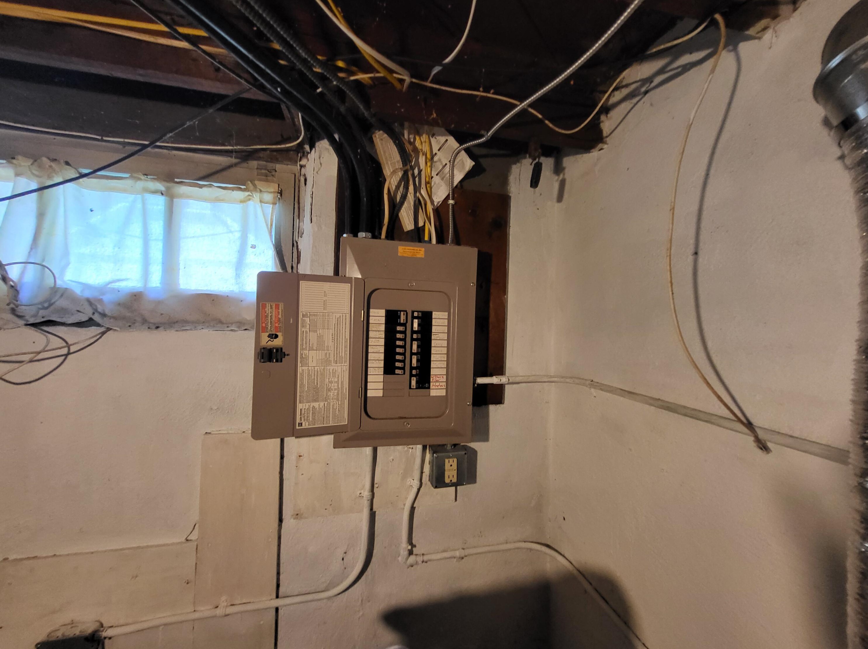 4651 48, Milwaukee WI 53220-4113 exterior