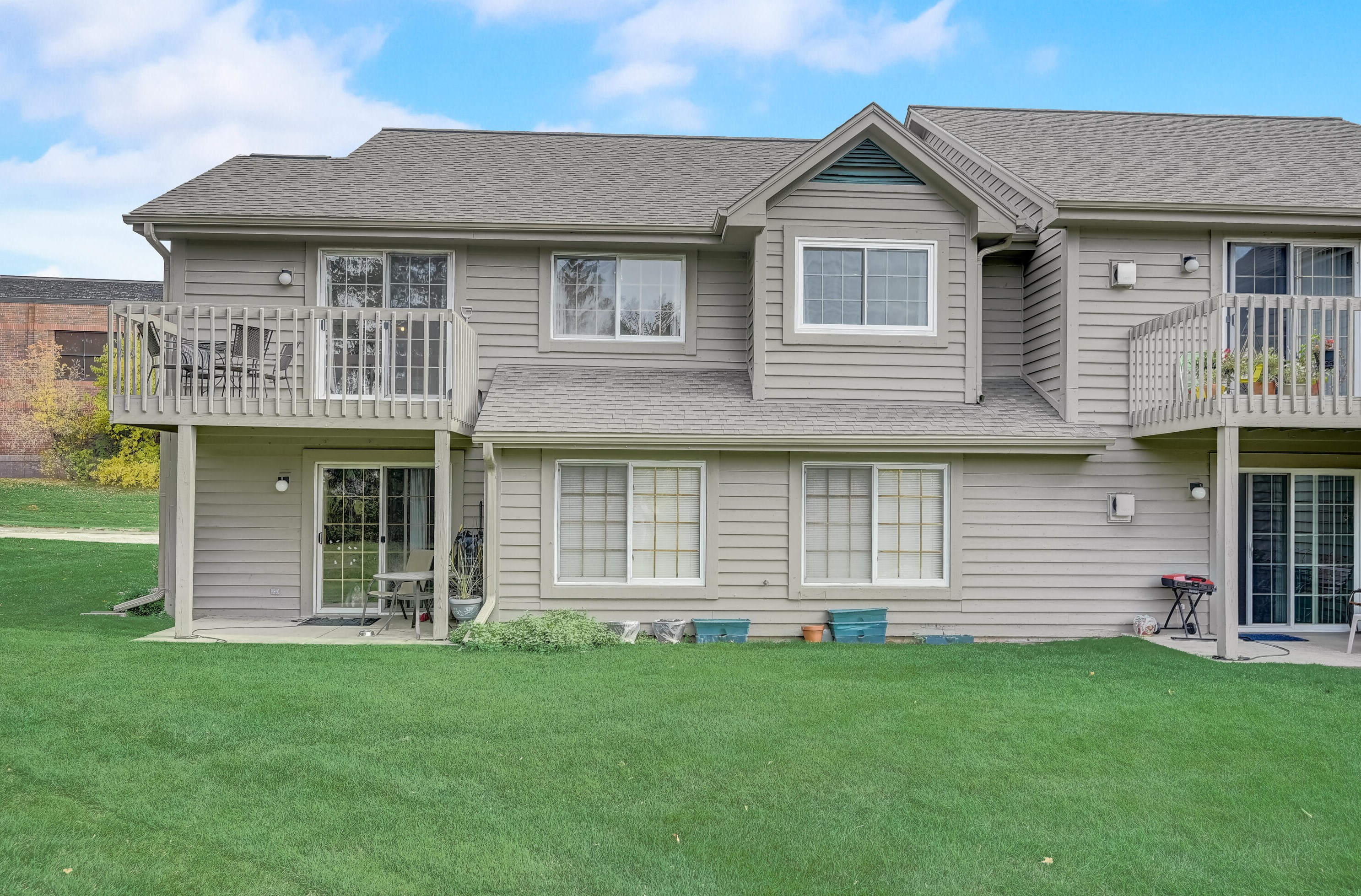 18695 Brookfield Lake Ct, Brookfield WI  53045-6181 exterior