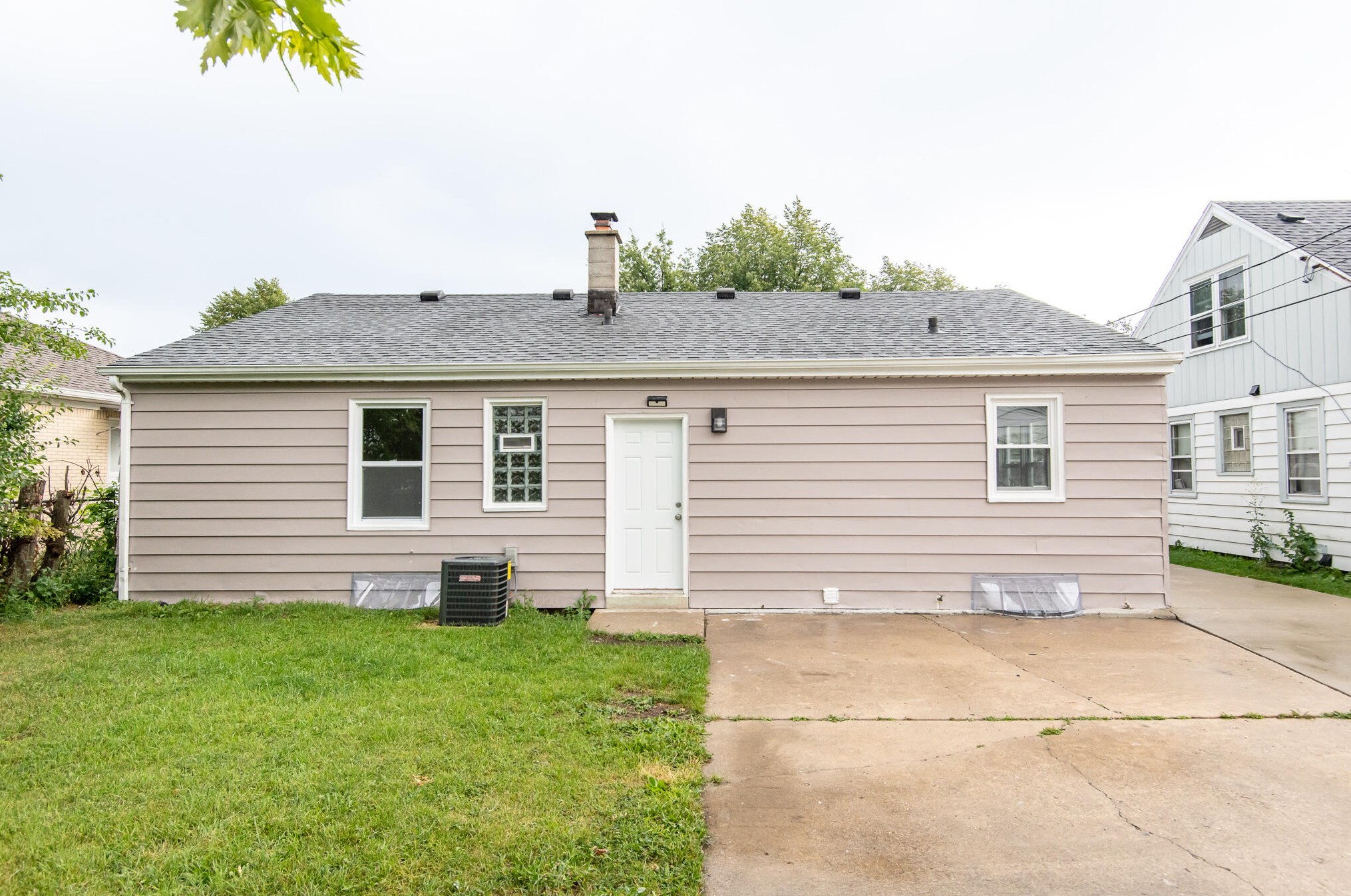 4875 N 61st St, Milwaukee, WI 53218