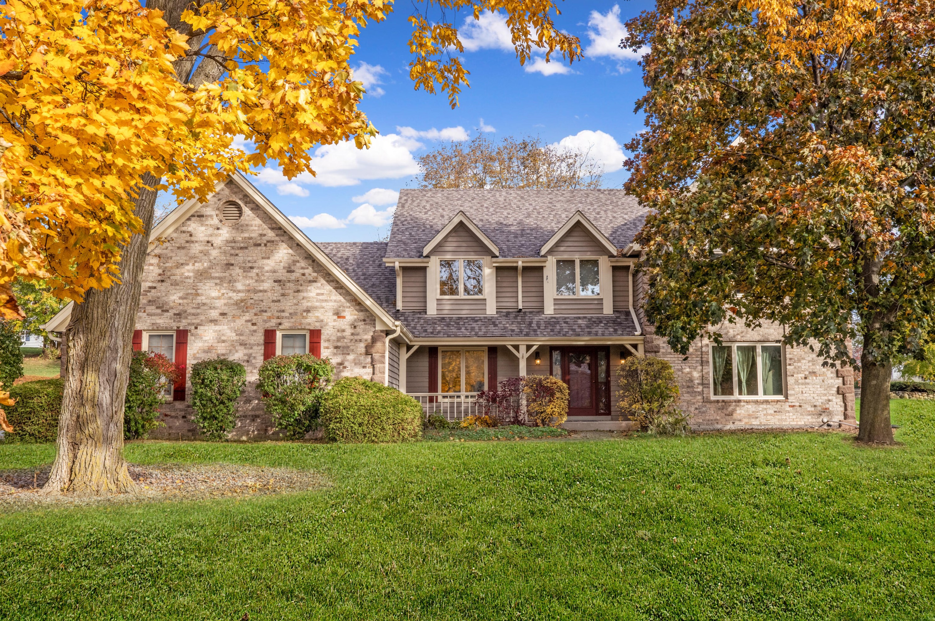 15800 Brook Ln, Brookfield, WI 53005-1459