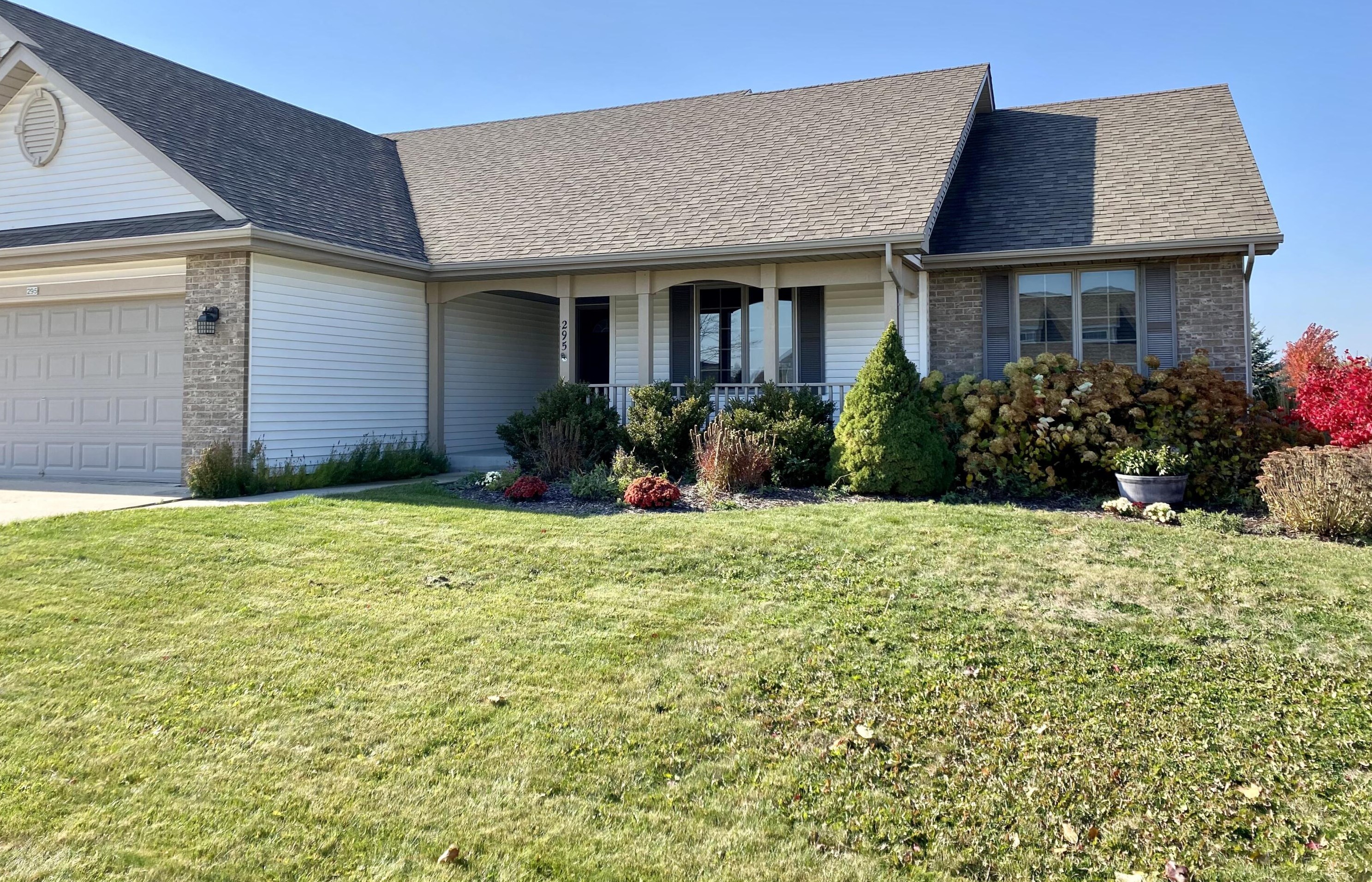 295 Redding Cir, Belgium, WI 53004-9424